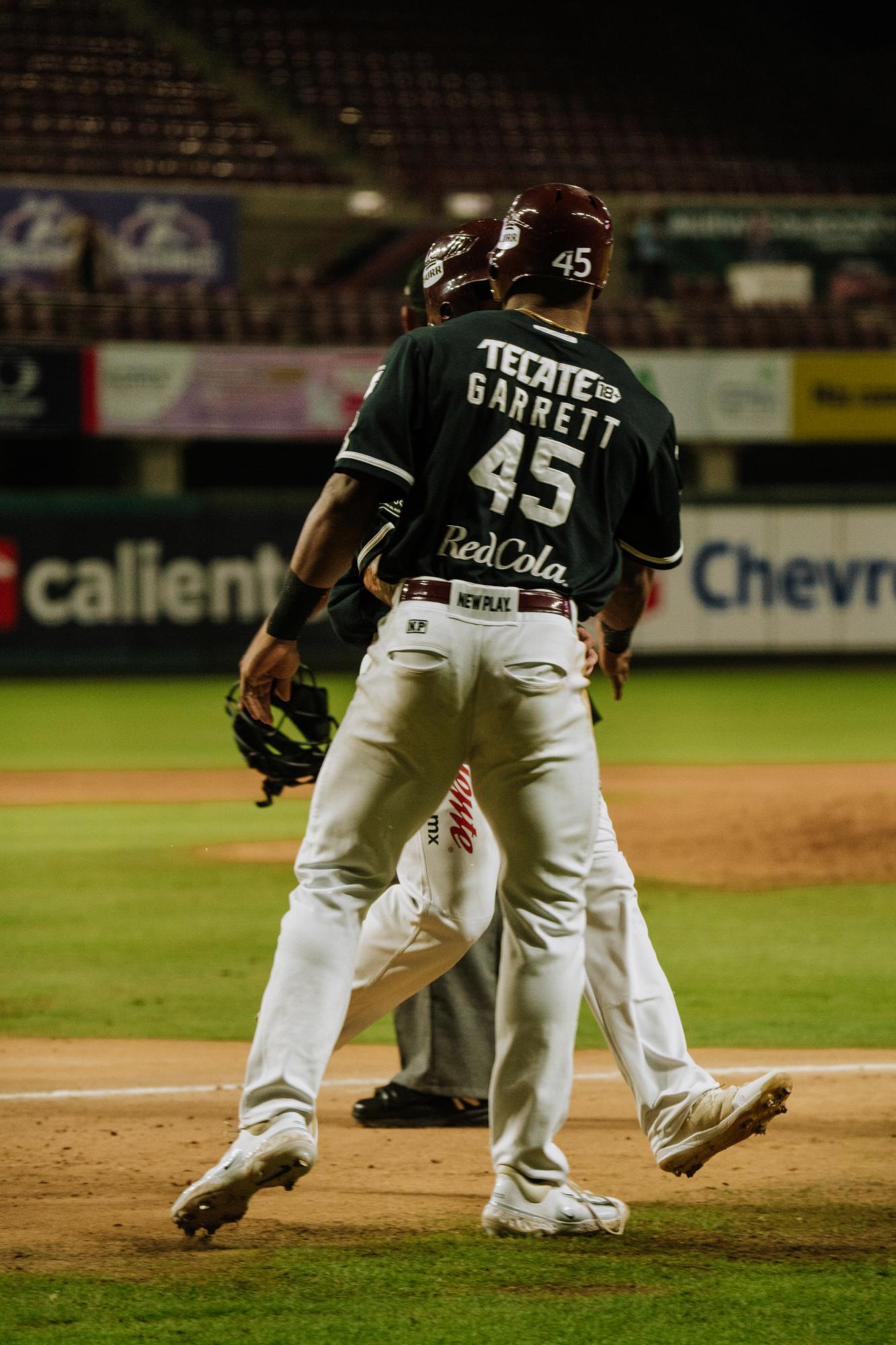 $!Tomateros iguala las acciones en Culiacán