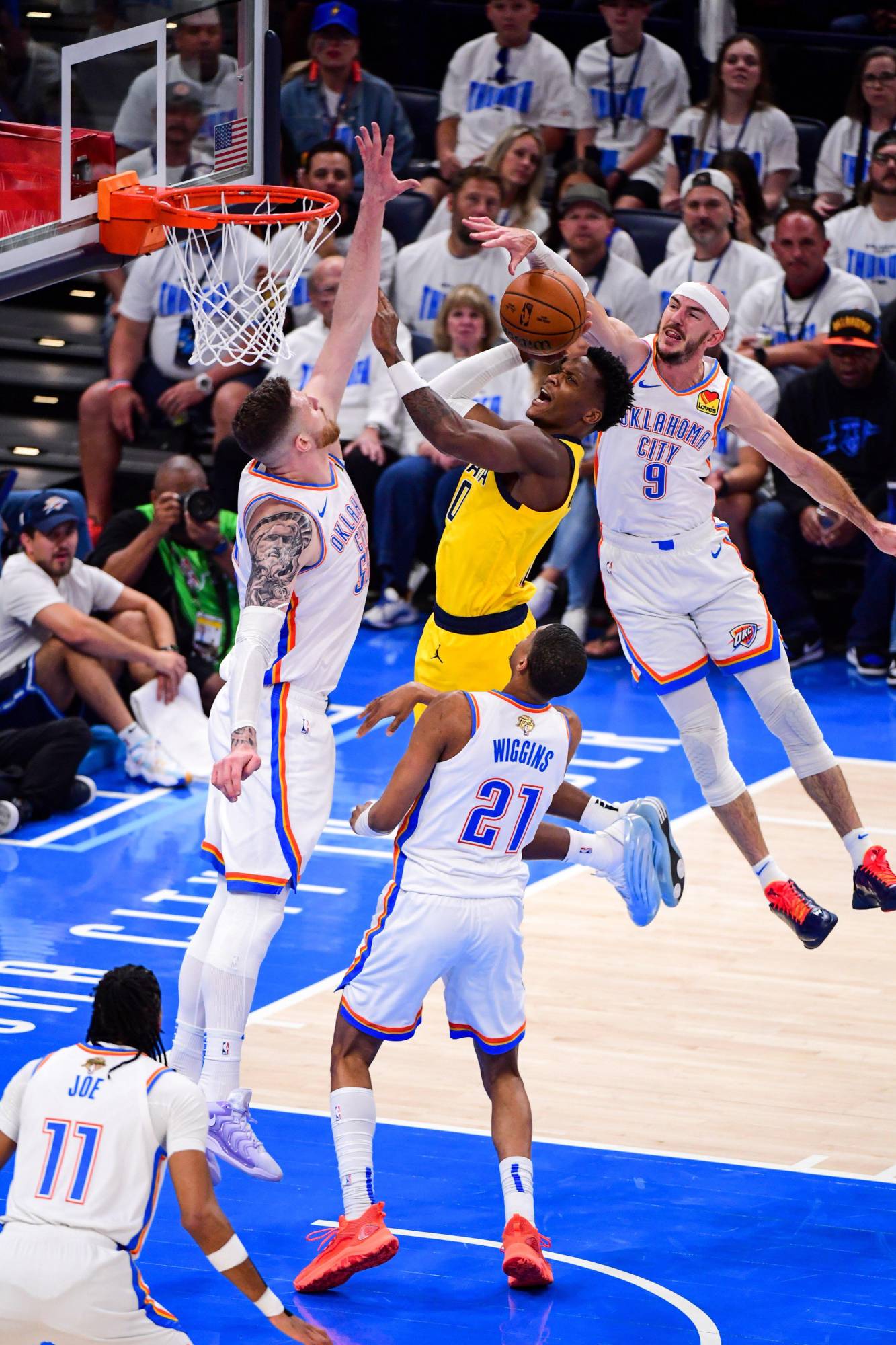 $!¡Haliburton lo hace otra vez! Pacers roban el Juego 1 con un golpe épico en OKC