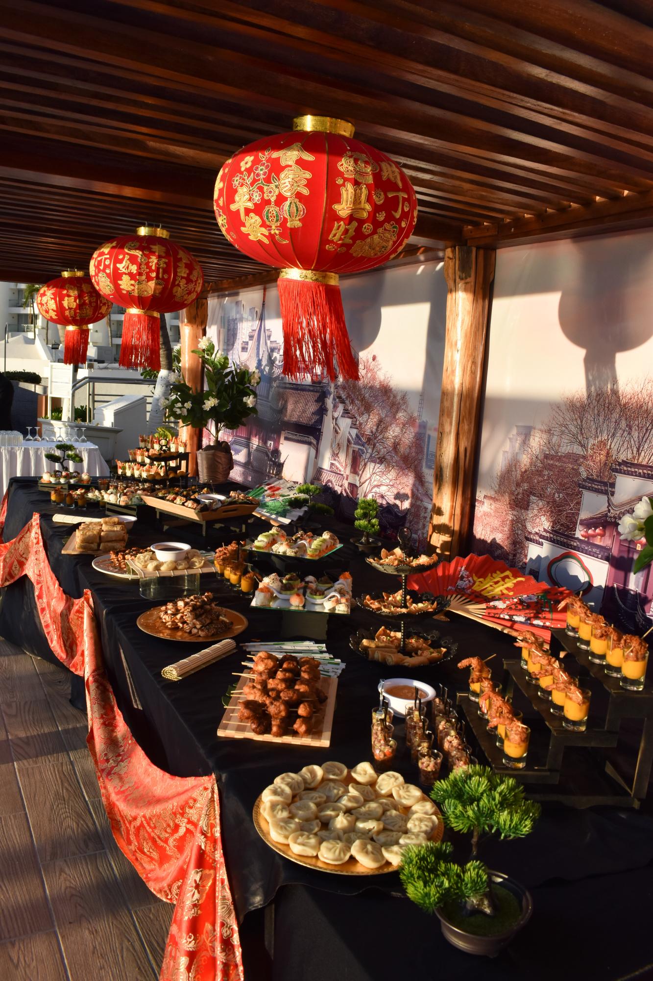 $!Una variedad de sushis se brindaron en la velada.