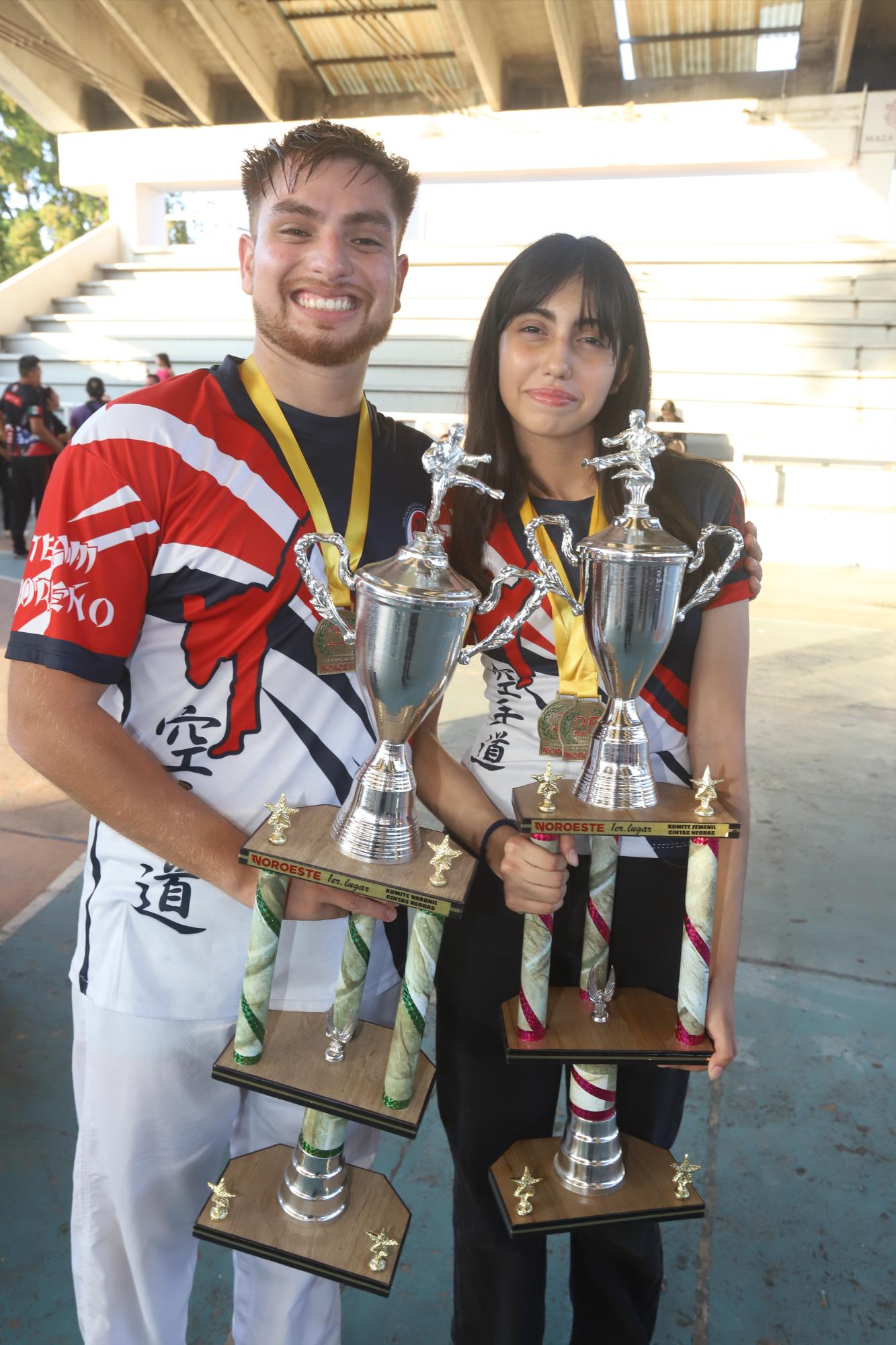 $!Jesús Francisco Moreno Bautista y Sofía Serrano Jiménez, ganaron en sus respectivas ramas en cintas negras, y además de adjudicaron el título de campeón de campeónes varonil y femenil, respectivamente.