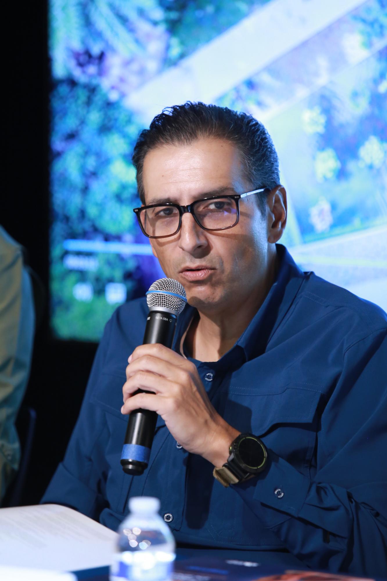 $!Con el libro dijo Mario Córdova Arista se enaltece la labor de las instituciones afialiadas a la junta.