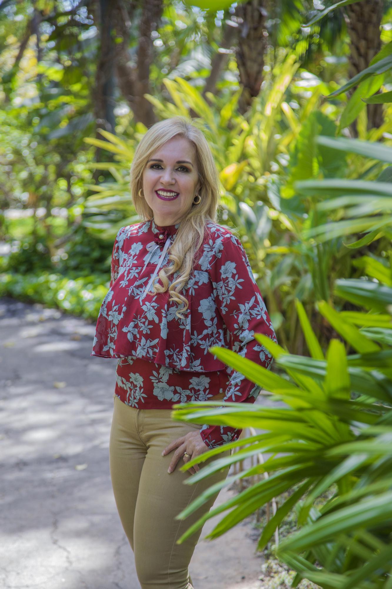 $!Recibe Cruz Elizabeth López el galardón de Supermamá 2021