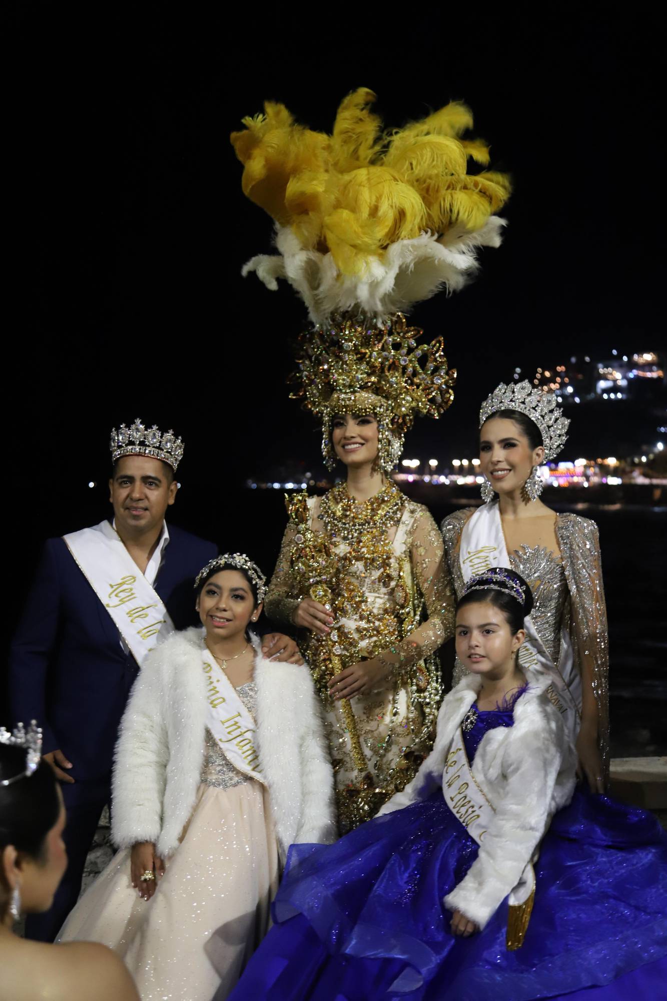 $!El Cortejo Real del Carnaval 2026, Javier Osuna, Rey de la Alegría; Anahí Esparza, Reina del Carnaval; Mariana Guerrero, Reina de los Juegos Florales; Eileen Cruz, Reina Infantil y Noelia Vega, Reina de la Poesía.