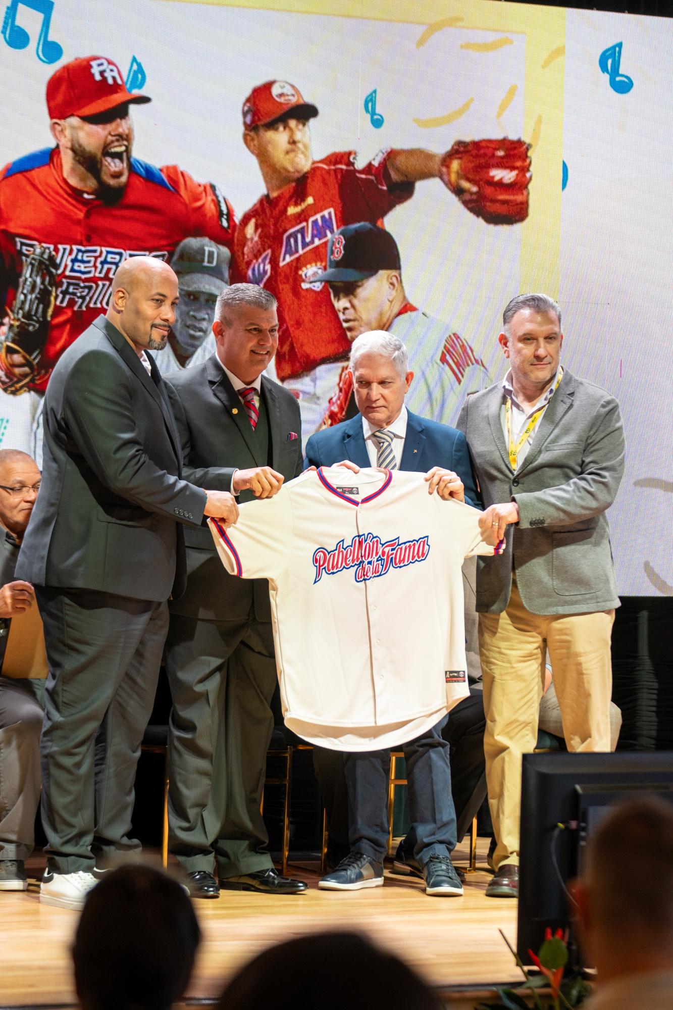 $!Muy emocionado de estar recibiendo este bonito reconocimiento: Francisco Campos