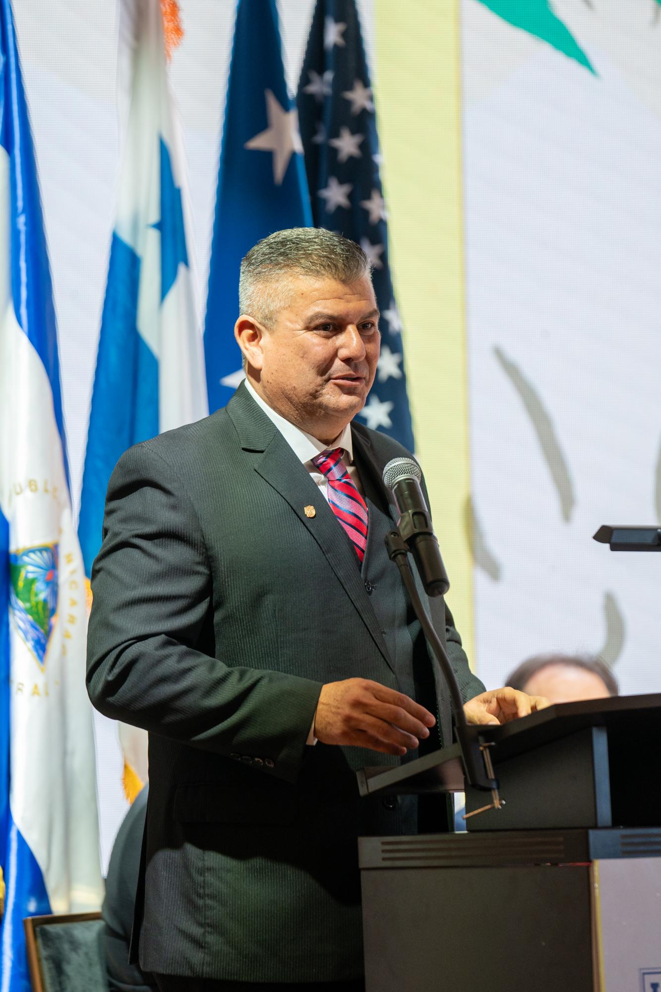 $!Muy emocionado de estar recibiendo este bonito reconocimiento: Francisco Campos