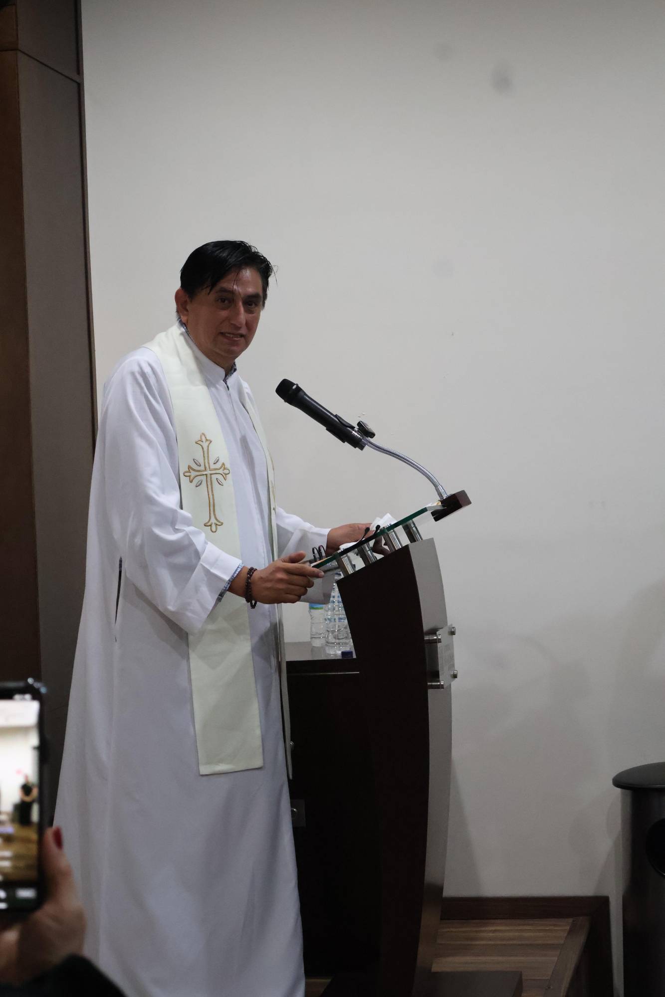 $!El Padre Concepción Hernández bendijo las instalaciones.