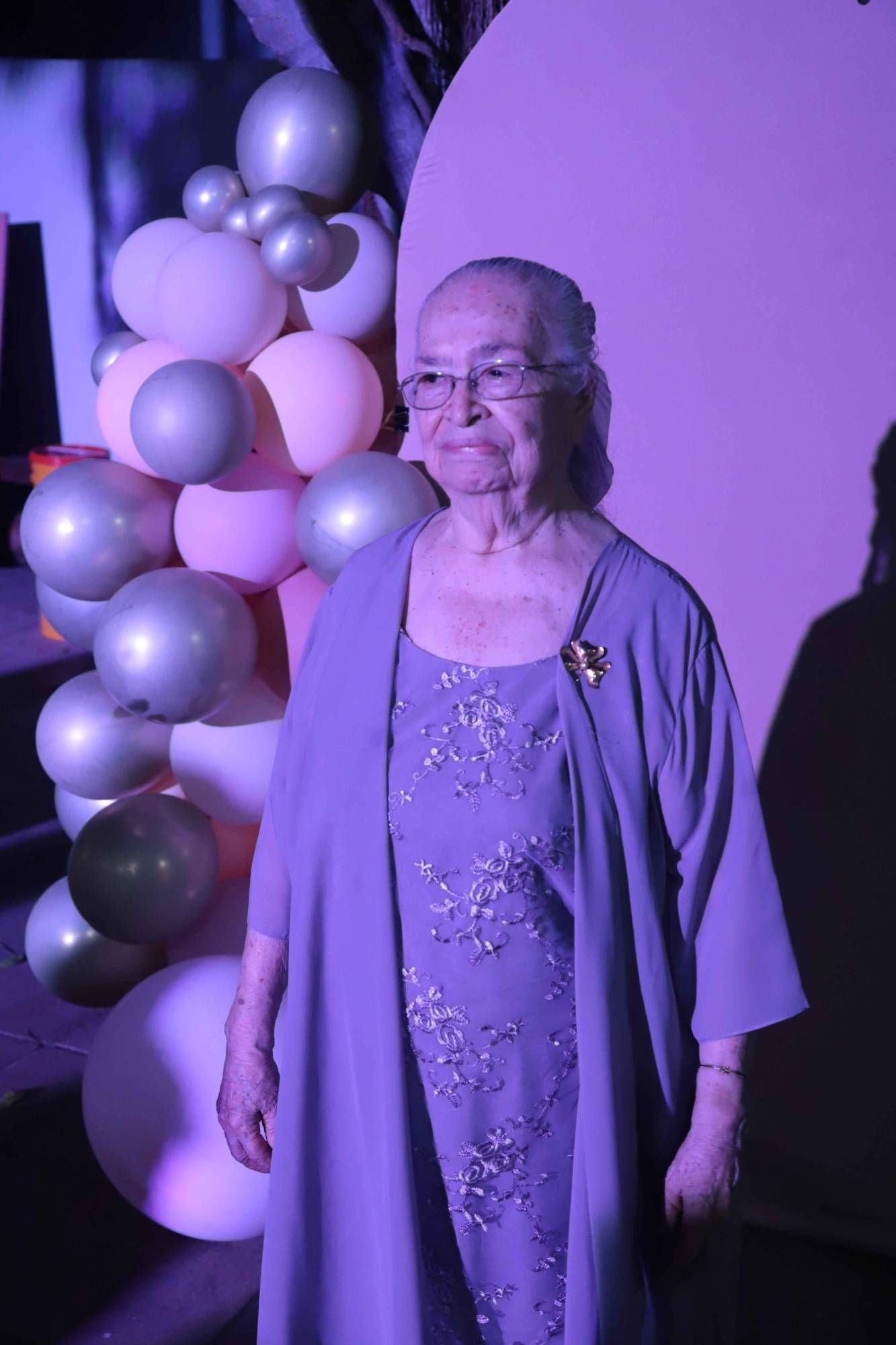 $!La maestra María de Jesús Mariscal de López estuvo muy contenta en su homenaje.