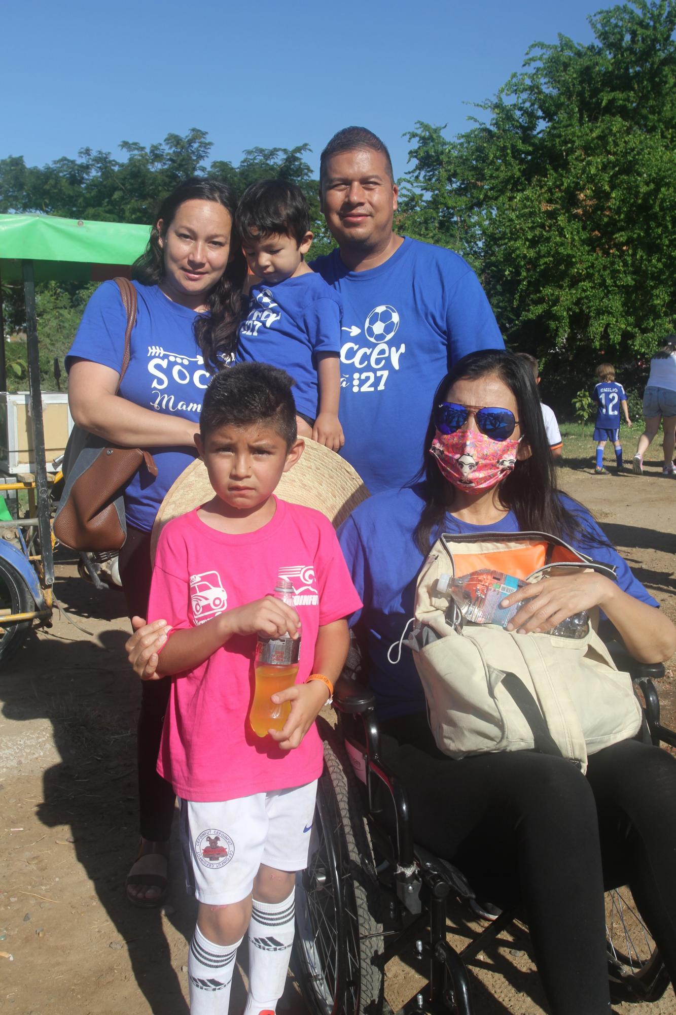 $!Gabriela Castellanos, Adriel y Antonio Castañón, Mateo Pacheco y Silvia Pacheco.
