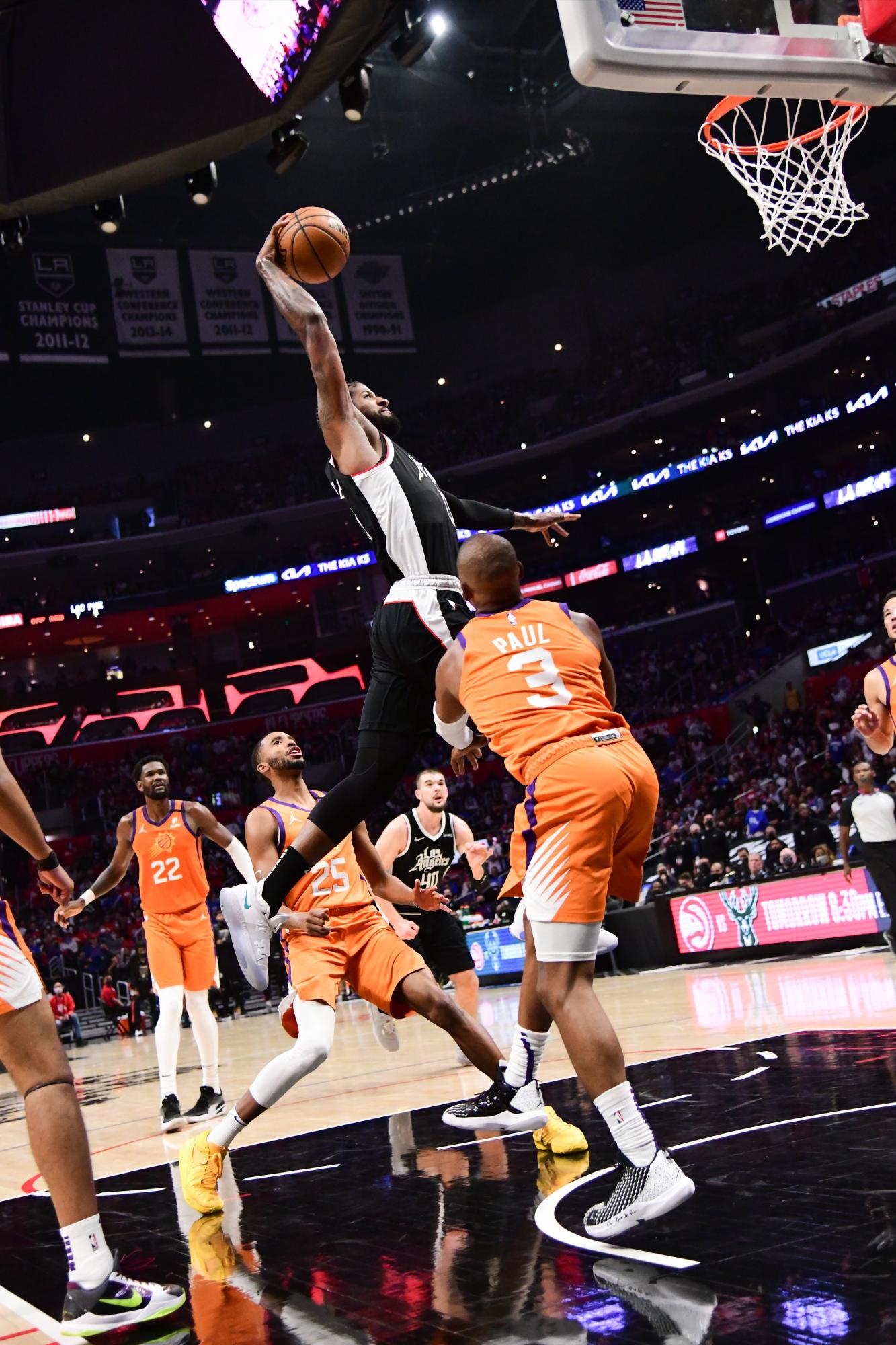 $!LA Clippers impone su ferocidad defensiva y descuenta ante Phoenix Suns