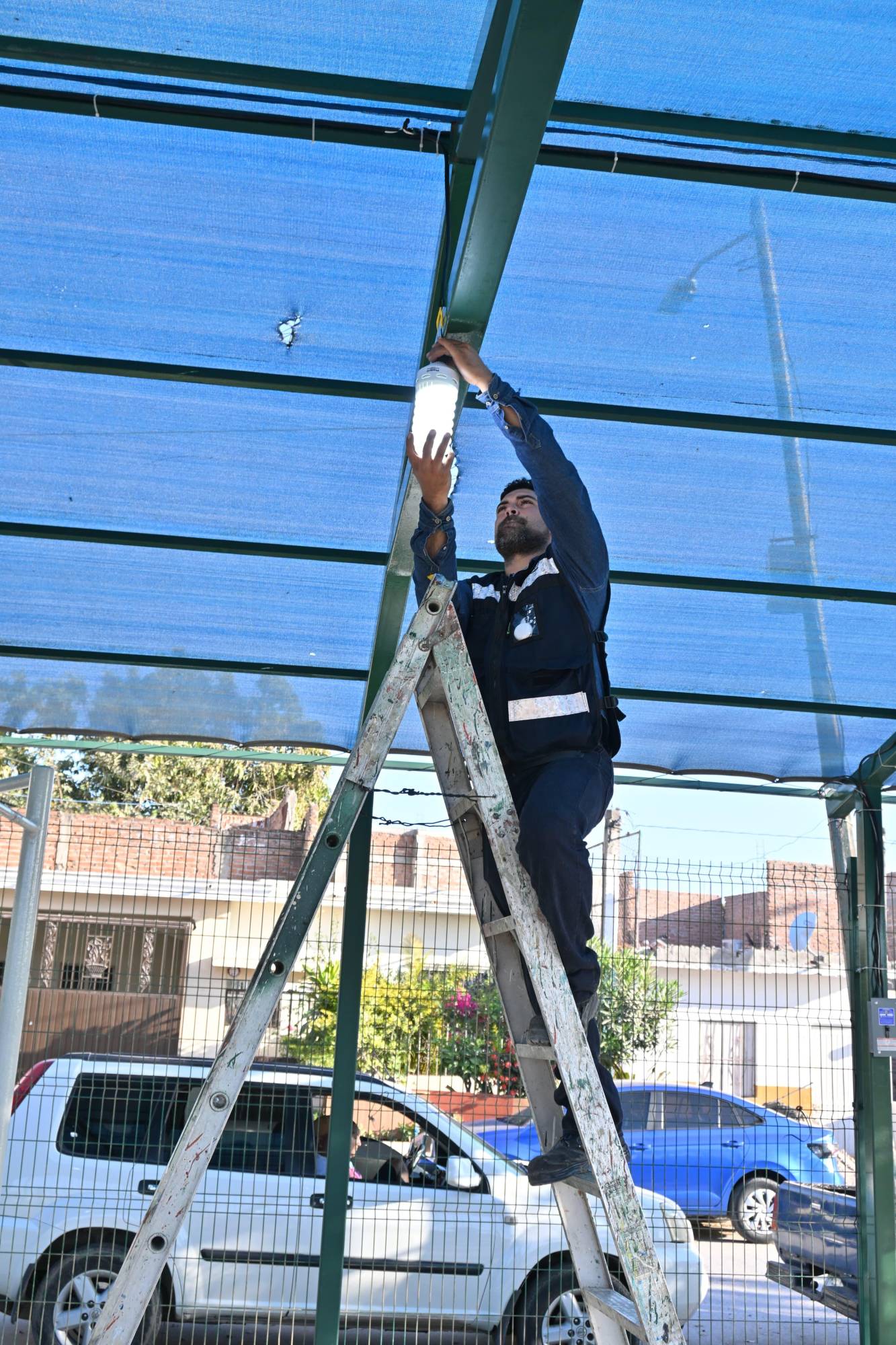 $!Entregan rehabilitación de campo de beisbol en la Francisco Villa