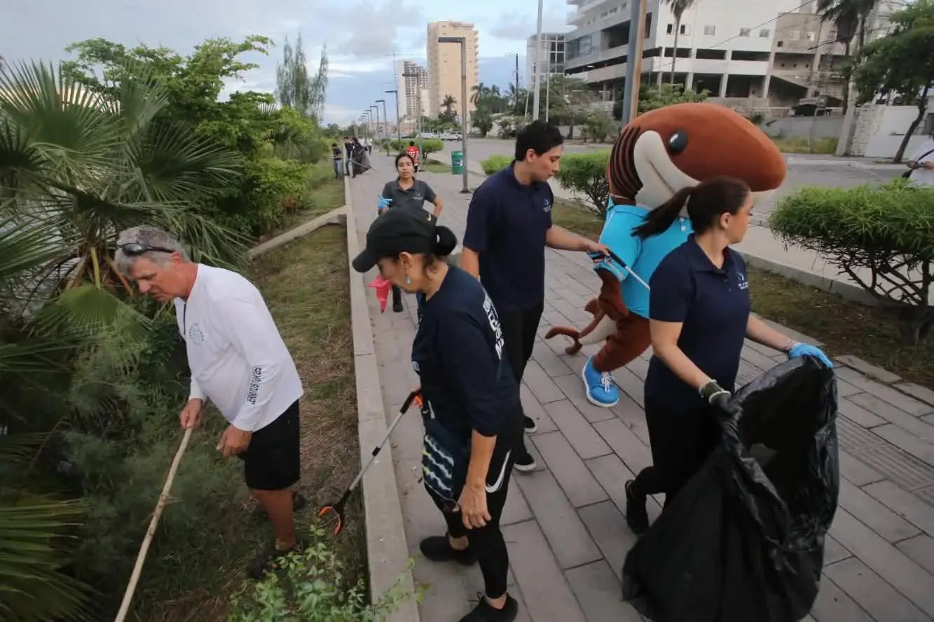 $!Planea MazConCiencia gran limpieza en la escollera del Faro para ayudar con el problema de la contaminación en el área
