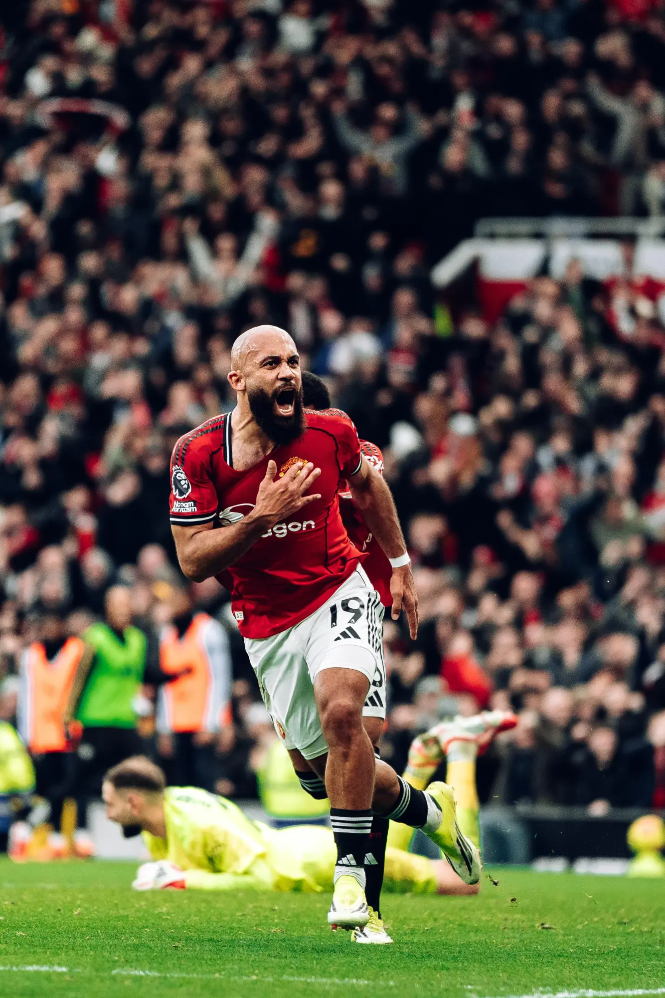 $!Carrick debuta con triunfo en el Clásico de Manchester; Fulham y Raúl Jiménez caen en Leeds