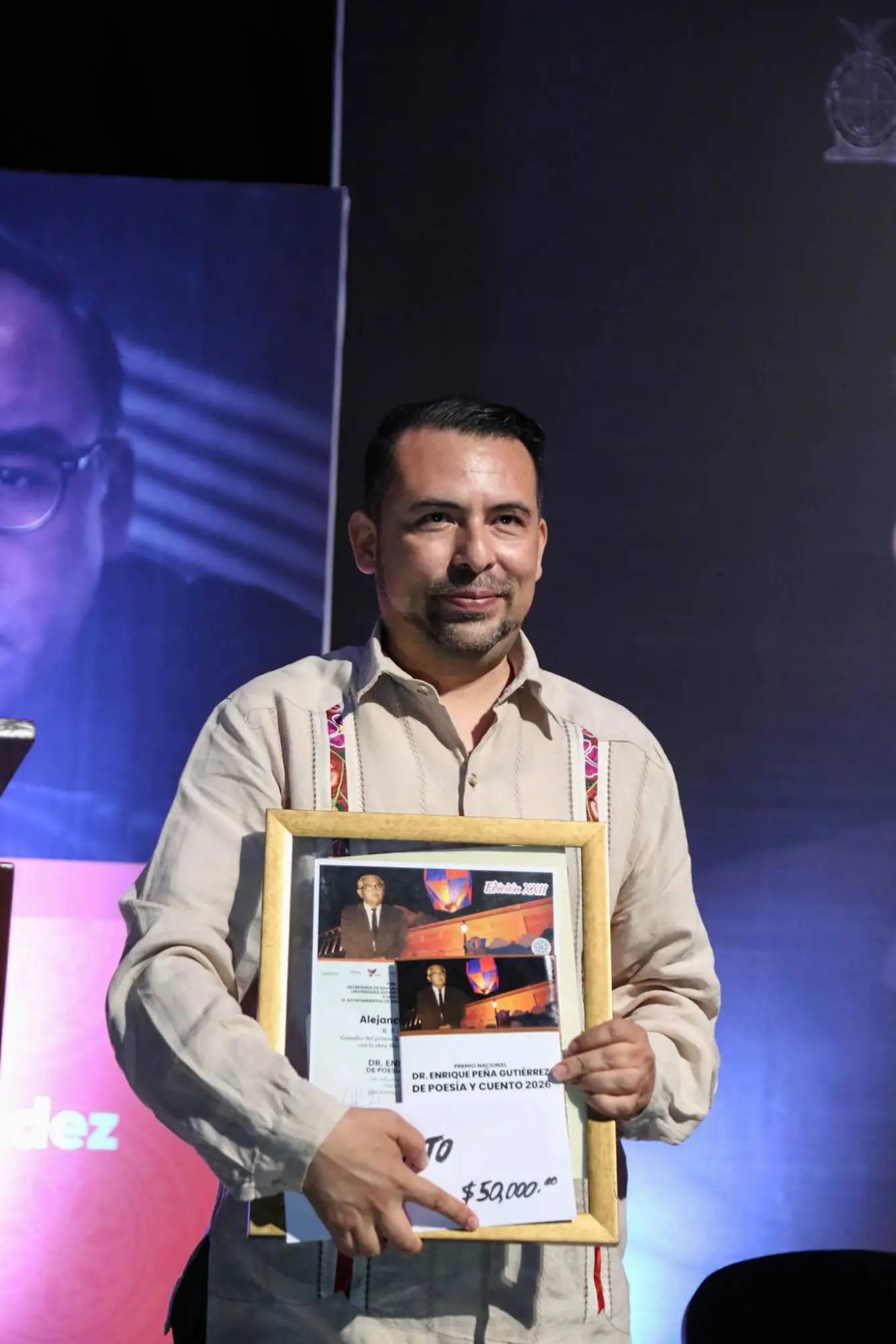 $!Alejandro Demián Marín Bello recibió el reconocimiento en la categoría de cuento.