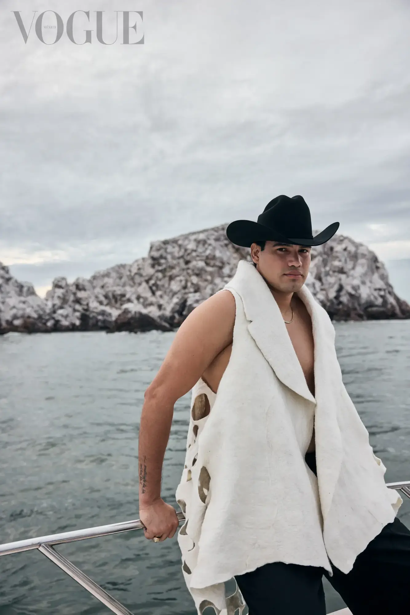 $!‘Zurdo’ Ramírez protagoniza la portada de Vogue Hombre de octubre