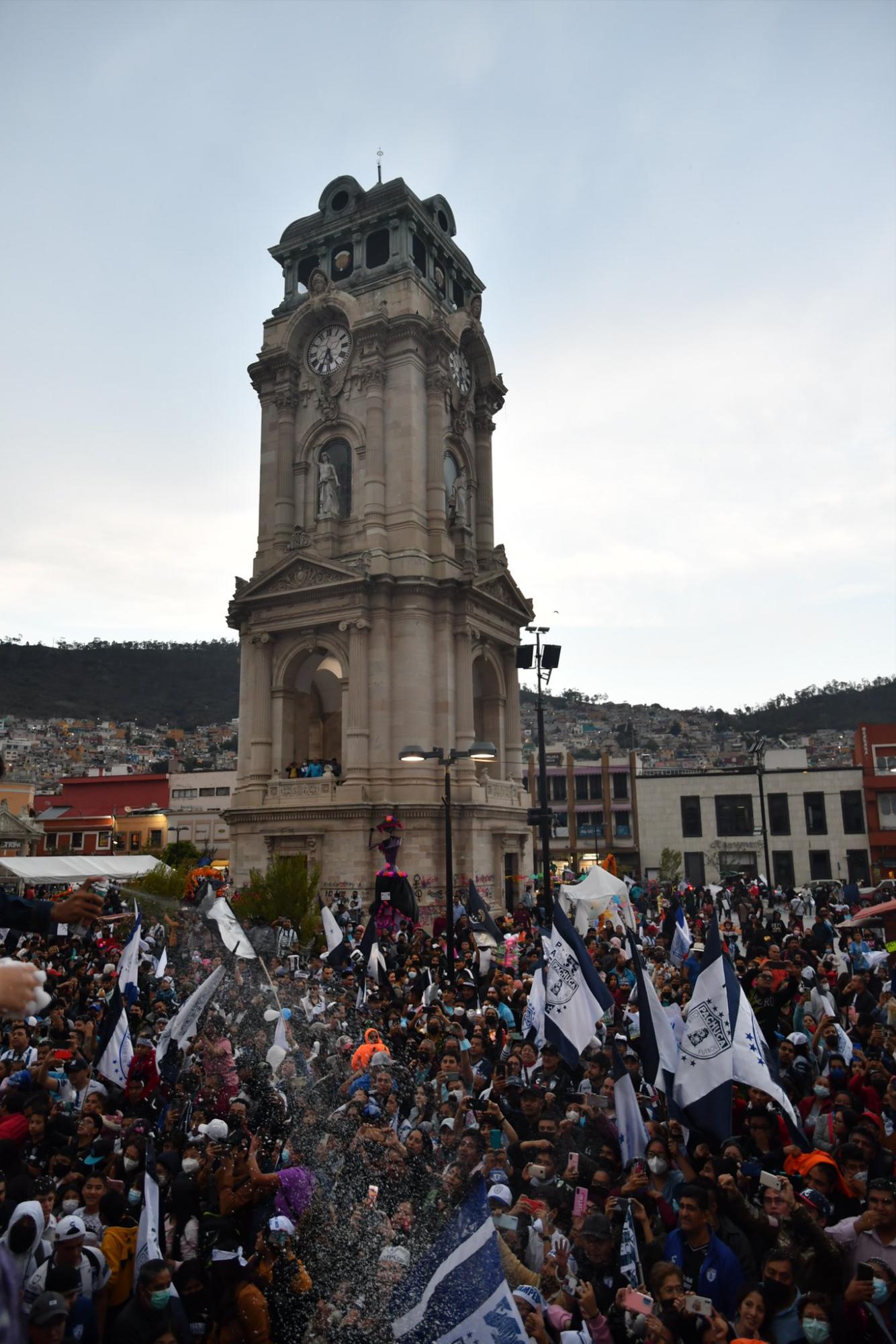 $!Pachuca desfiló con el séptimo título en el futbol mexicano, por calles de una ciudad eufórica