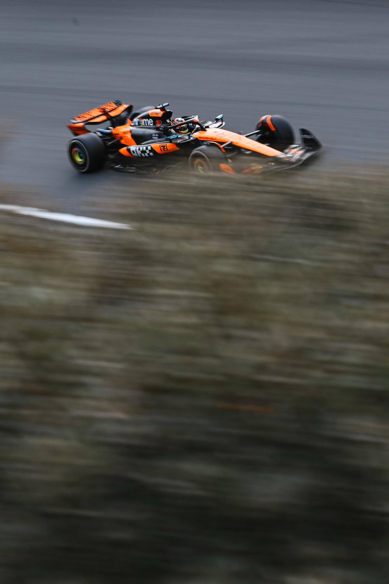 $!Piastri gana en Zandvoort y Hadjar logra su primer podio; Ferrari se desploma en jornada caótica