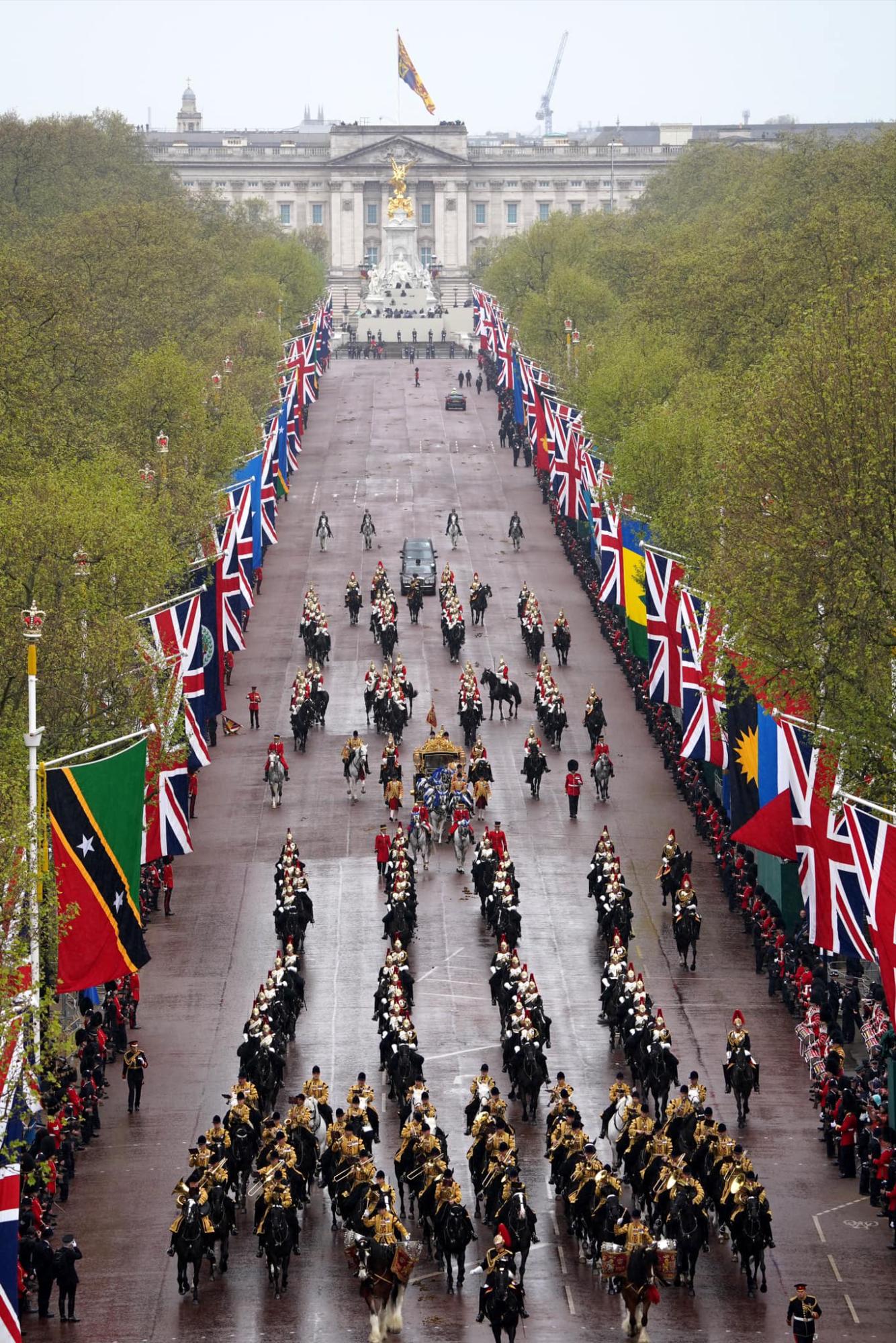 $!La procesión de la coronación fue desde la abadía de Westminster desde el Palacio de Buckingham.