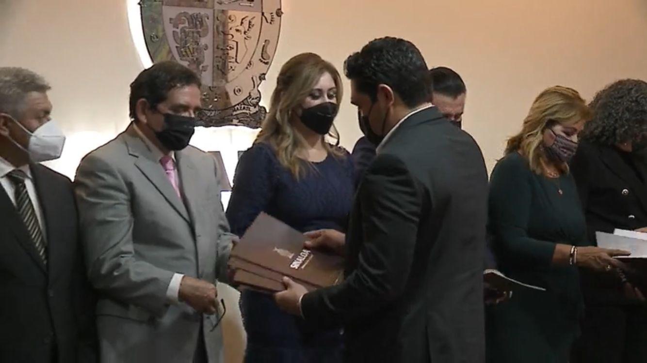 $!Rocha Moya toma protesta a su Gabinete