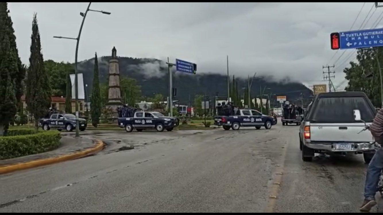 $!Grupo armado y locatarios pelean a balazos el mercado en San Cristóbal, Chiapas