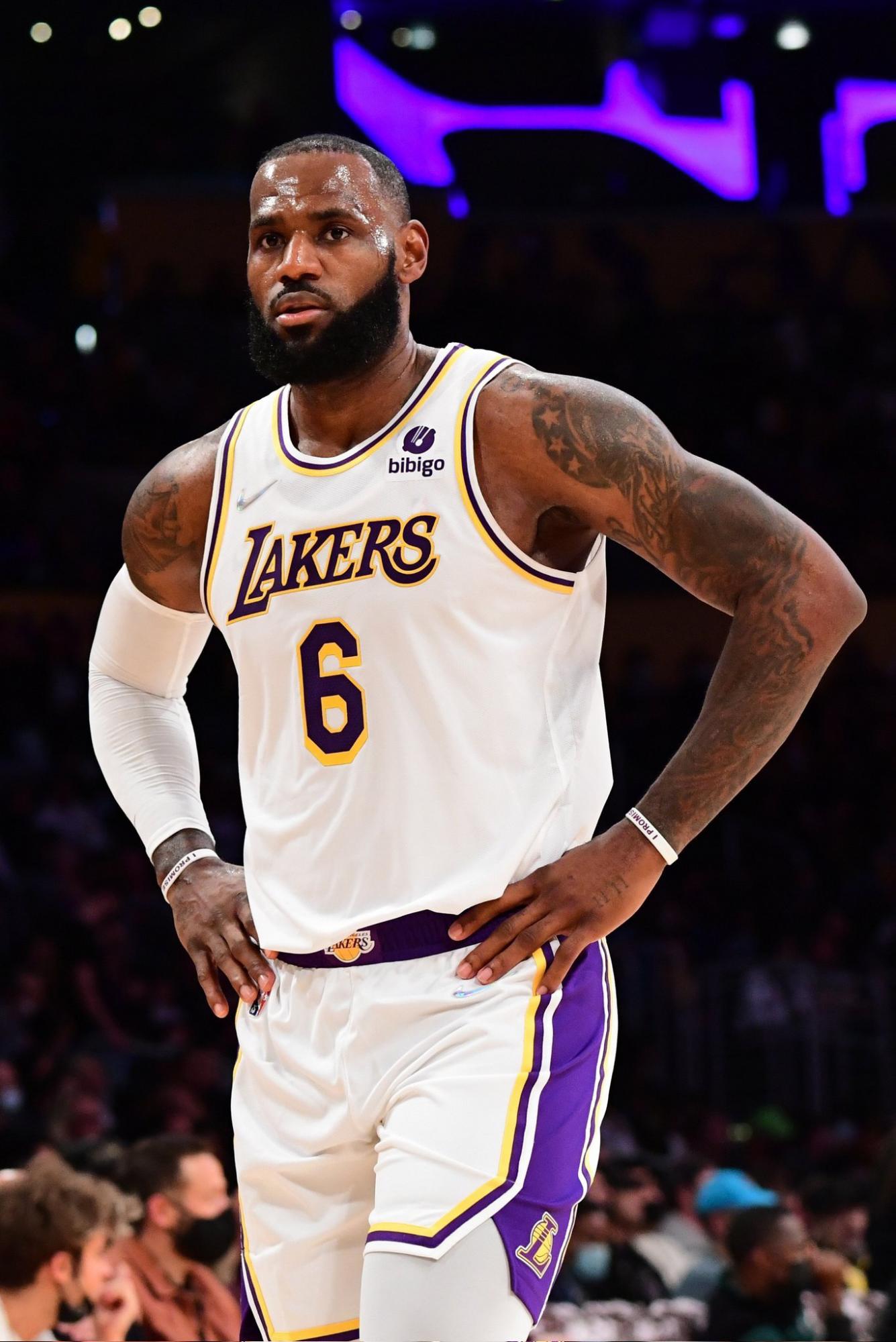 $!LeBron James ingresa al protocolo de salud y seguridad de la NBA y es baja en Lakers