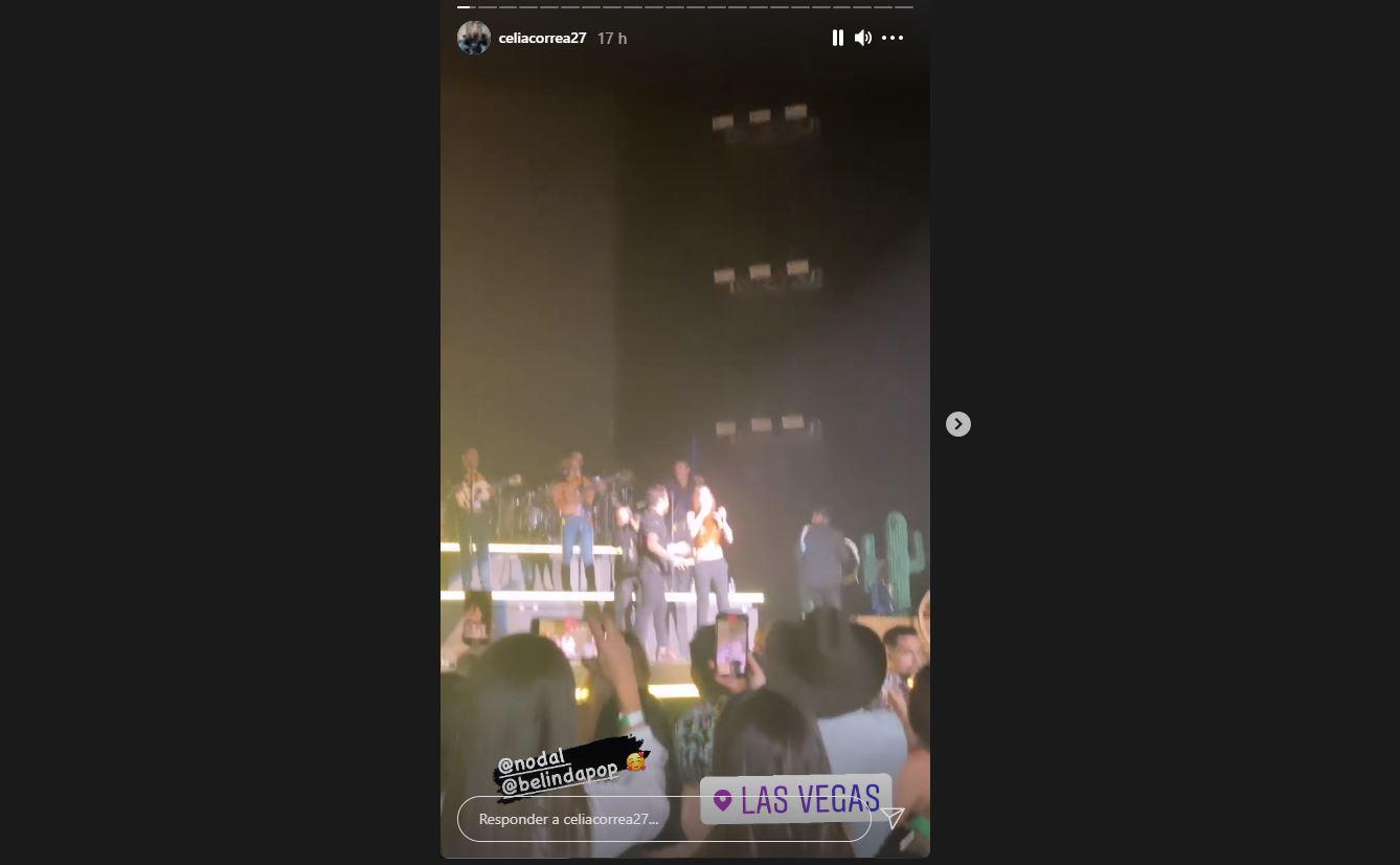 $!Belinda sube al escenario en pleno concierto de Nodal