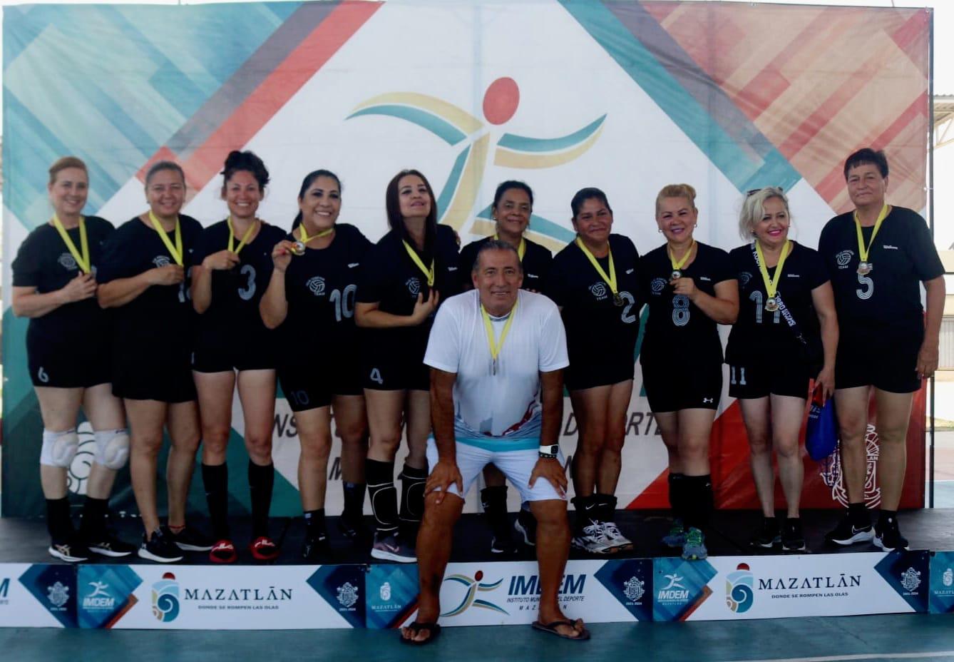 $!Wall Street Culiacán, Guasave y El Fuerte se coronan en Primer Festival de Voleibol de Sala Salvador González