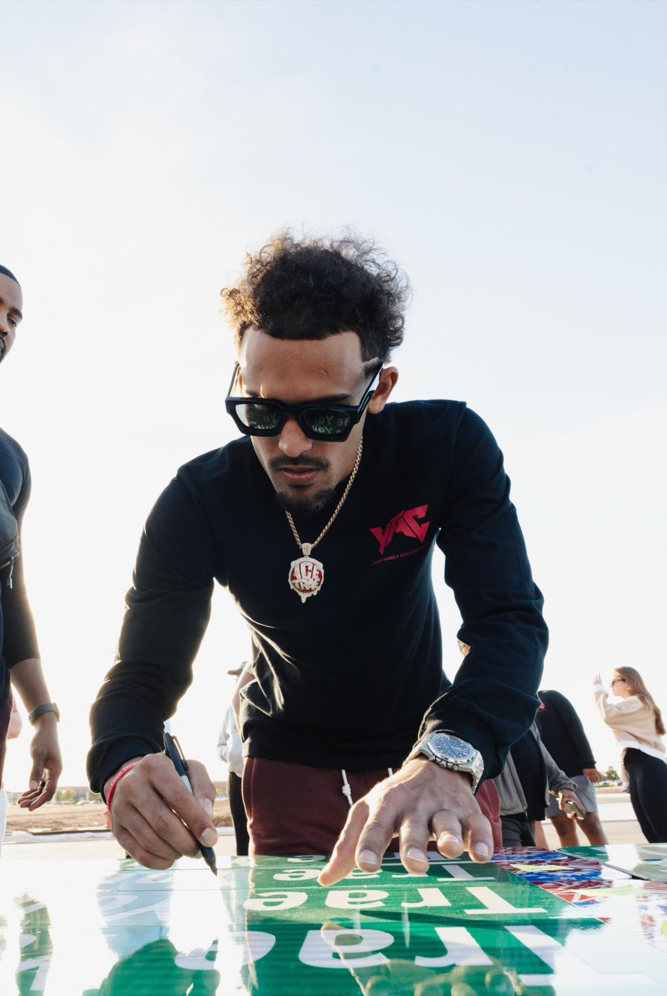 $!Trae Young dice no estar obsesionado por romper en México el récord de Doncic