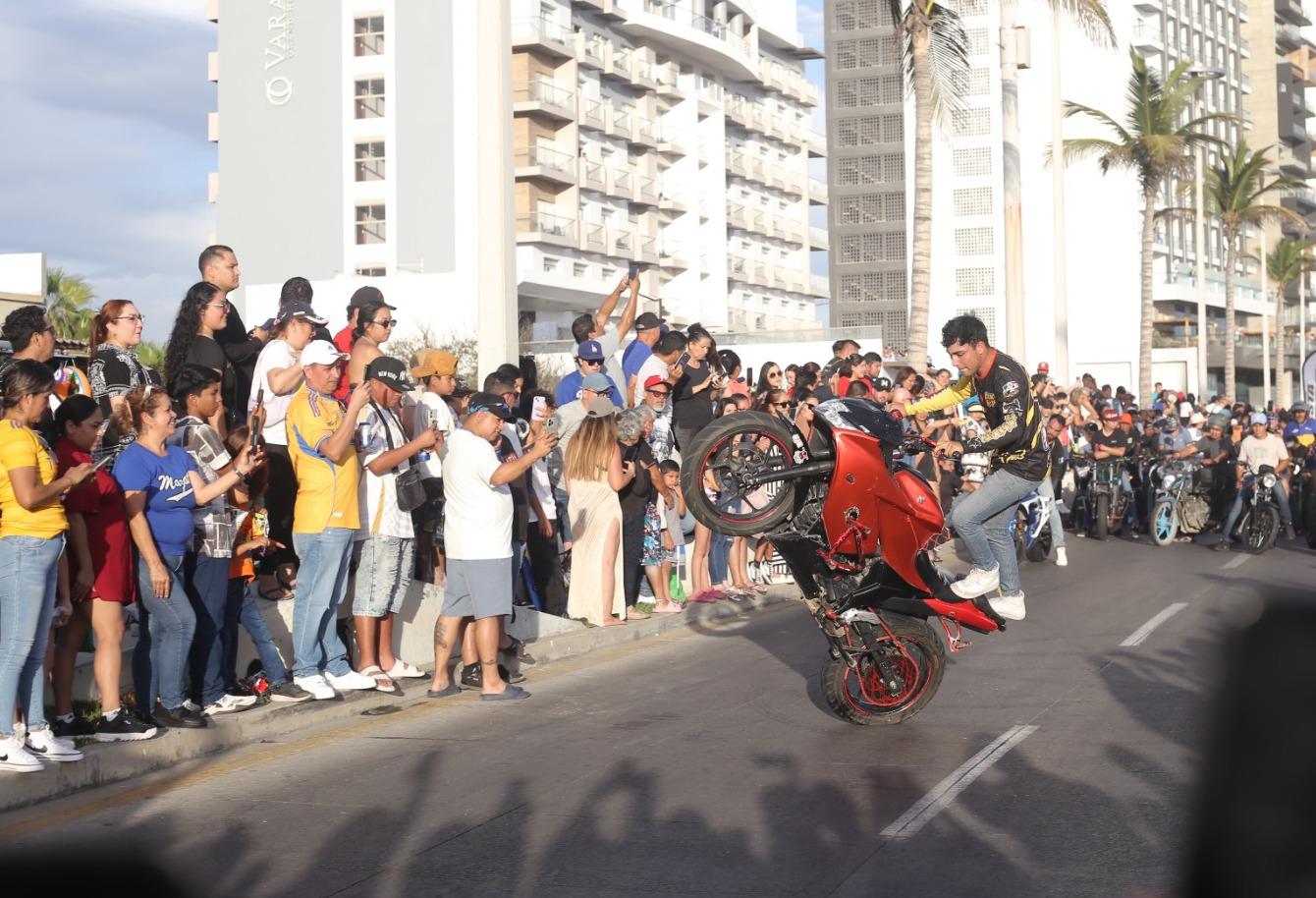 $!Rugen los motores en el magno desfile de la Semana de la Moto Mazatlán 2026