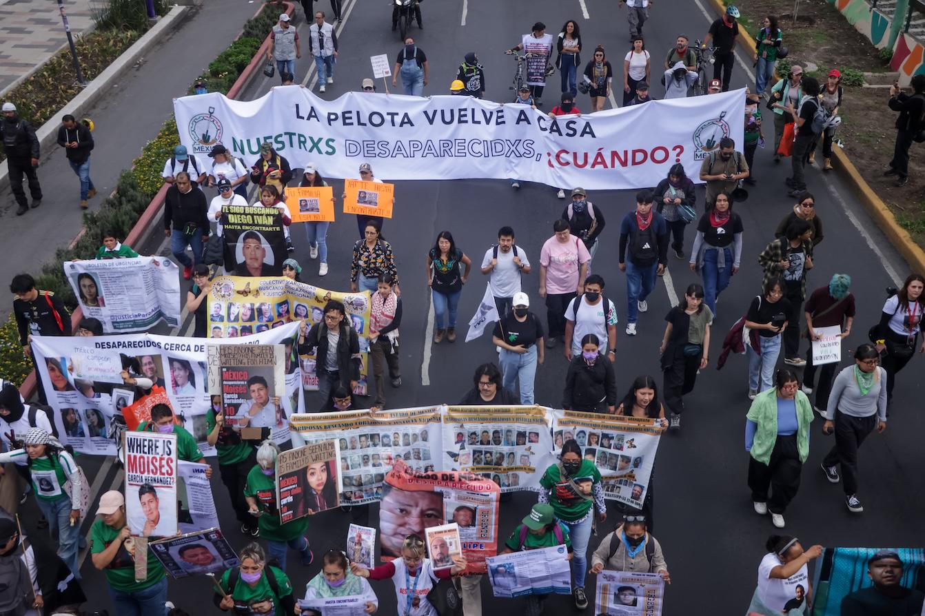 $!Los colectivos de búsqueda marchan, el 11 de junio, sobre Calzada de Tlalpan.