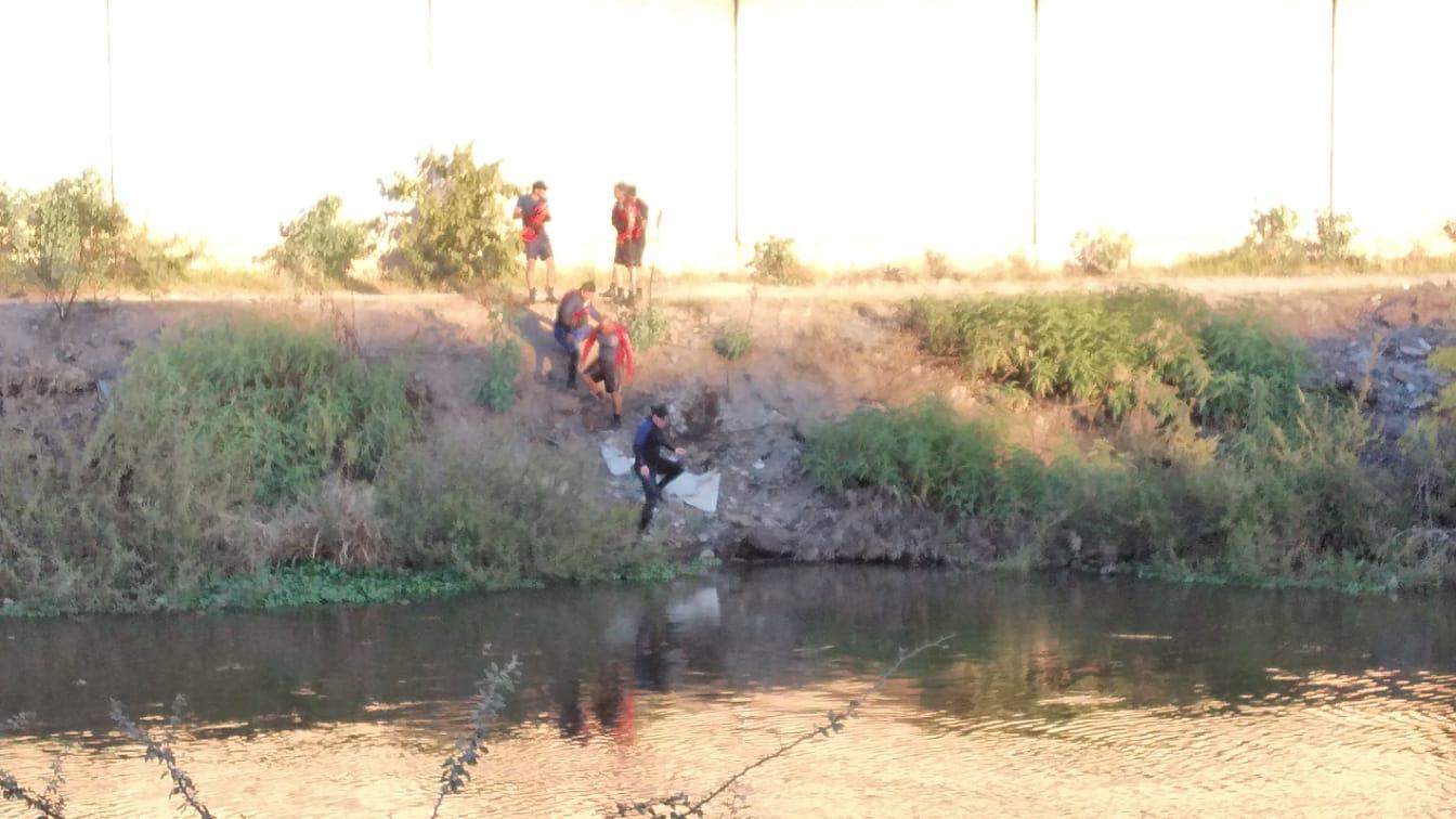 $!Reanudan búsqueda de joven que cayó al Canal Recursos, en Culiacán