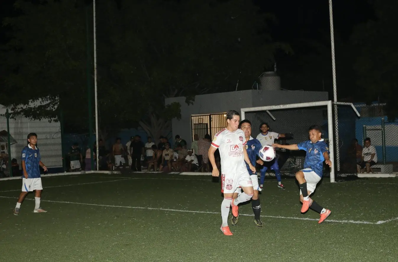 $!Pinturas El Kaluchín y Aluminios El Pollo toman delantera en semifinales de Torneo Intercanchas