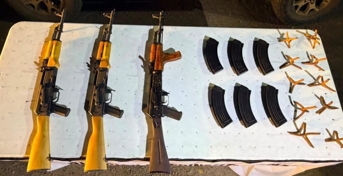 $!Operativo en Campo El Diez deja tres detenidos, dos abatidos y arsenal decomisado en Culiacán