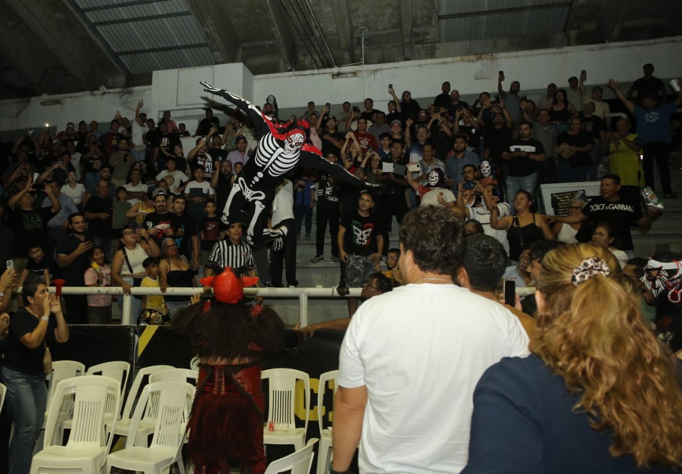 $!Brilla La Parka en presentación en Mazatlán