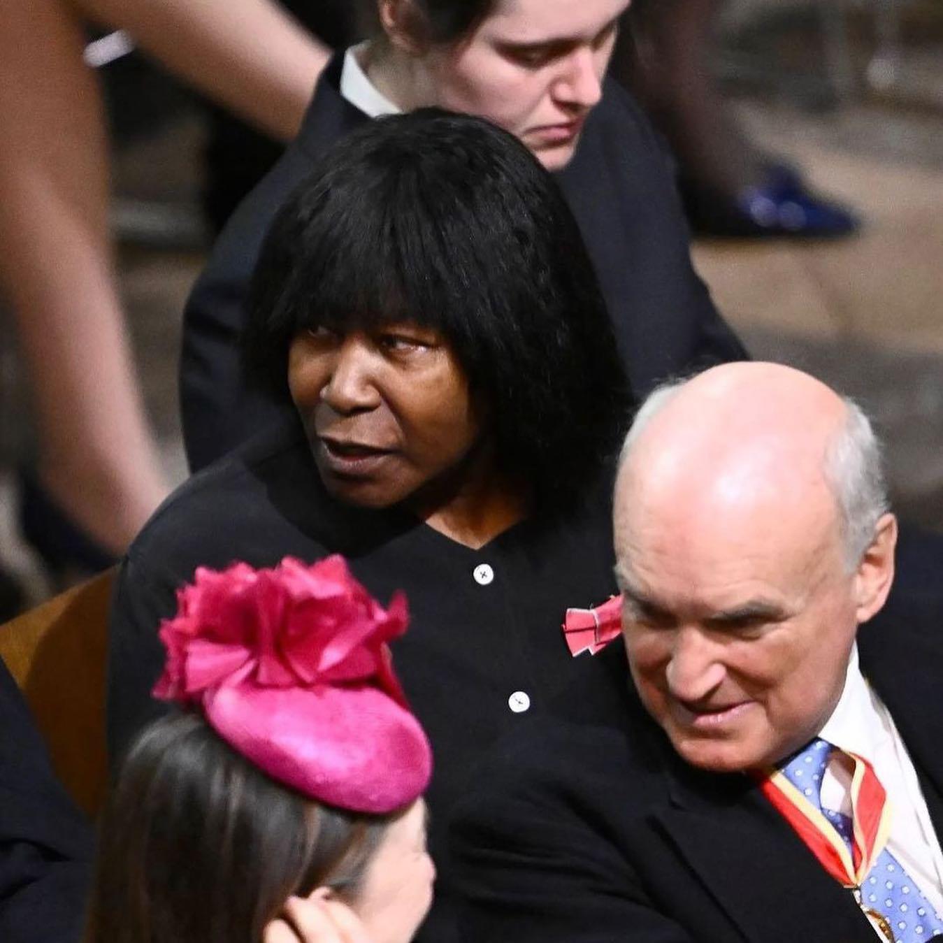 $!La cantautora Joan Amtrading.