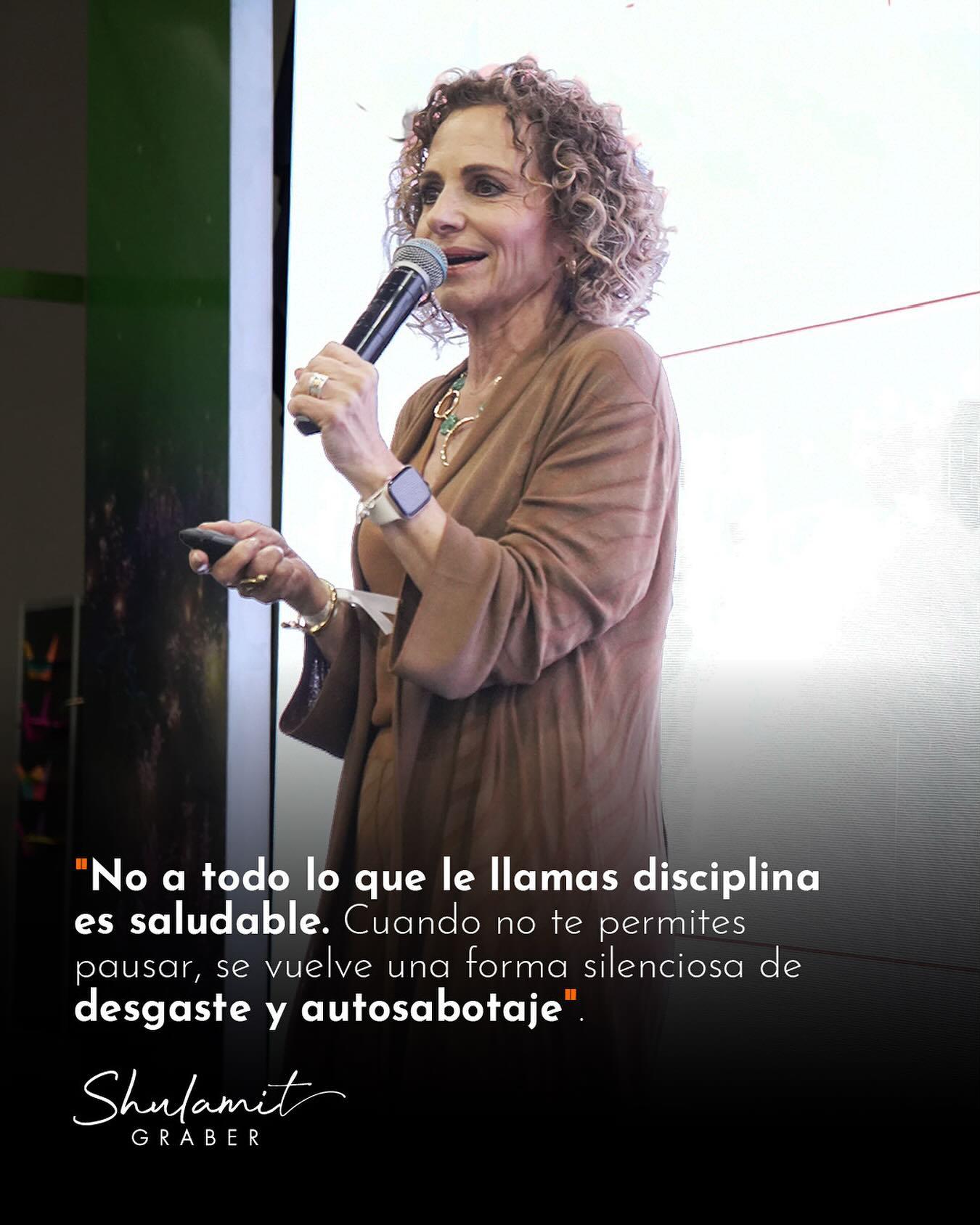 $!Shulamit Graber en una de sus conferencias.