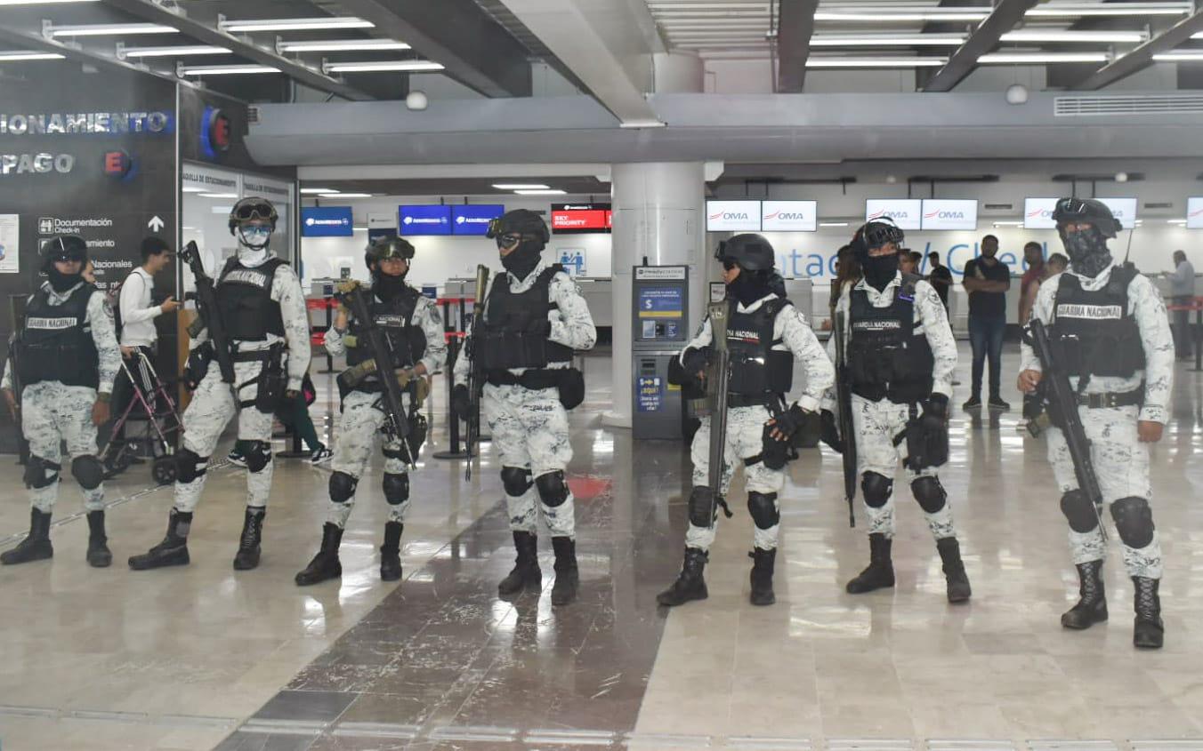 $!Maiceros toman Culiacán y paralizan el Aeropuerto