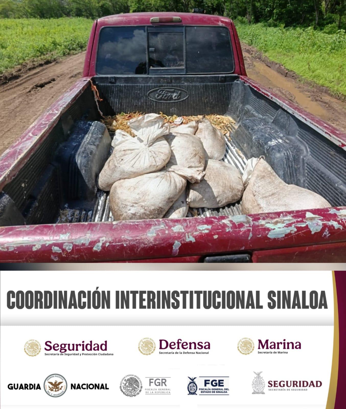 $!Ejército asegura vehículos con precursores químicos en operativo en Cosalá