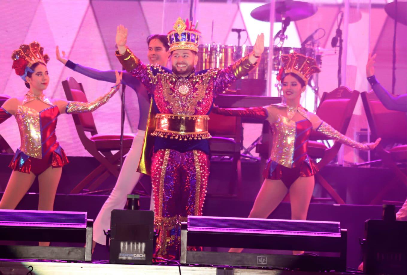 $!Arranca el Carnaval de Mazatlán con la coronación del Rey de la Alegría, Javier I