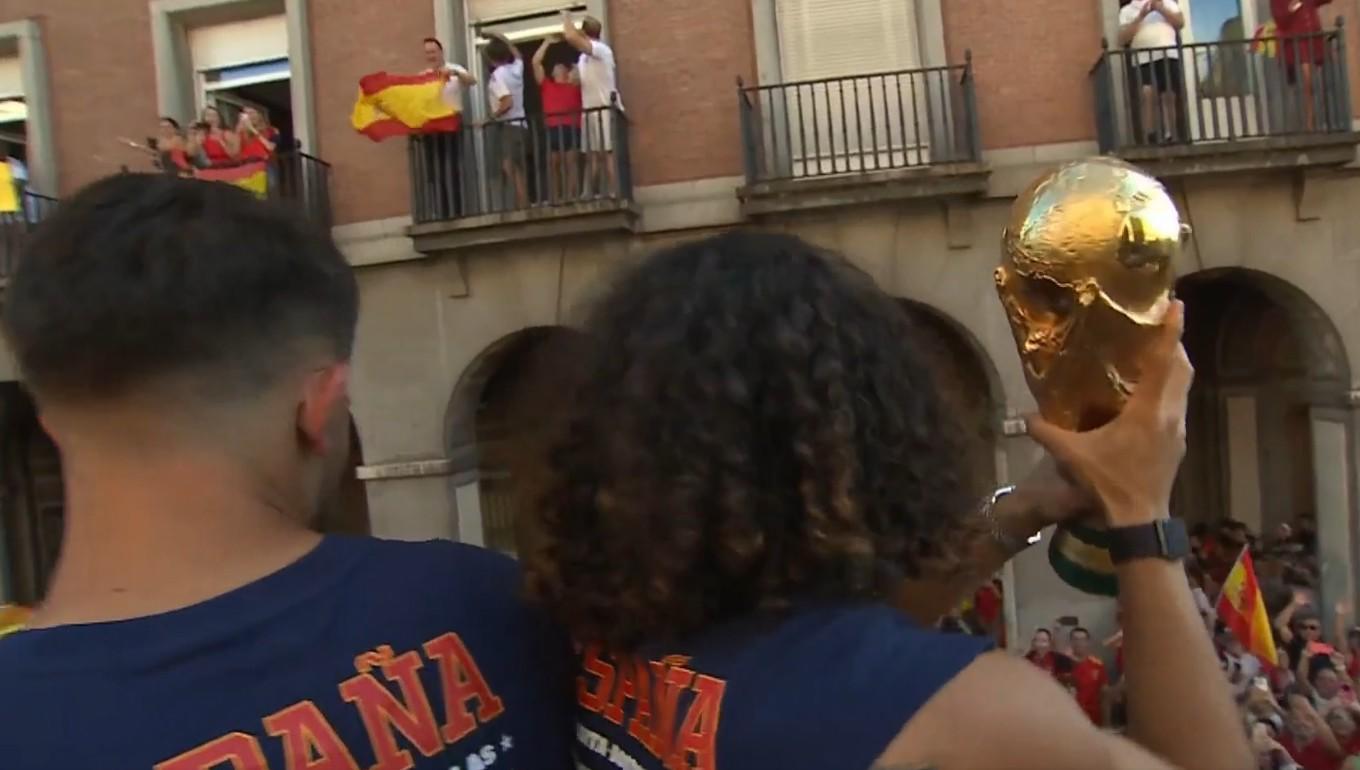 $!España celebra el título mundial en Madrid junto a multitudinaria presencia de aficionados