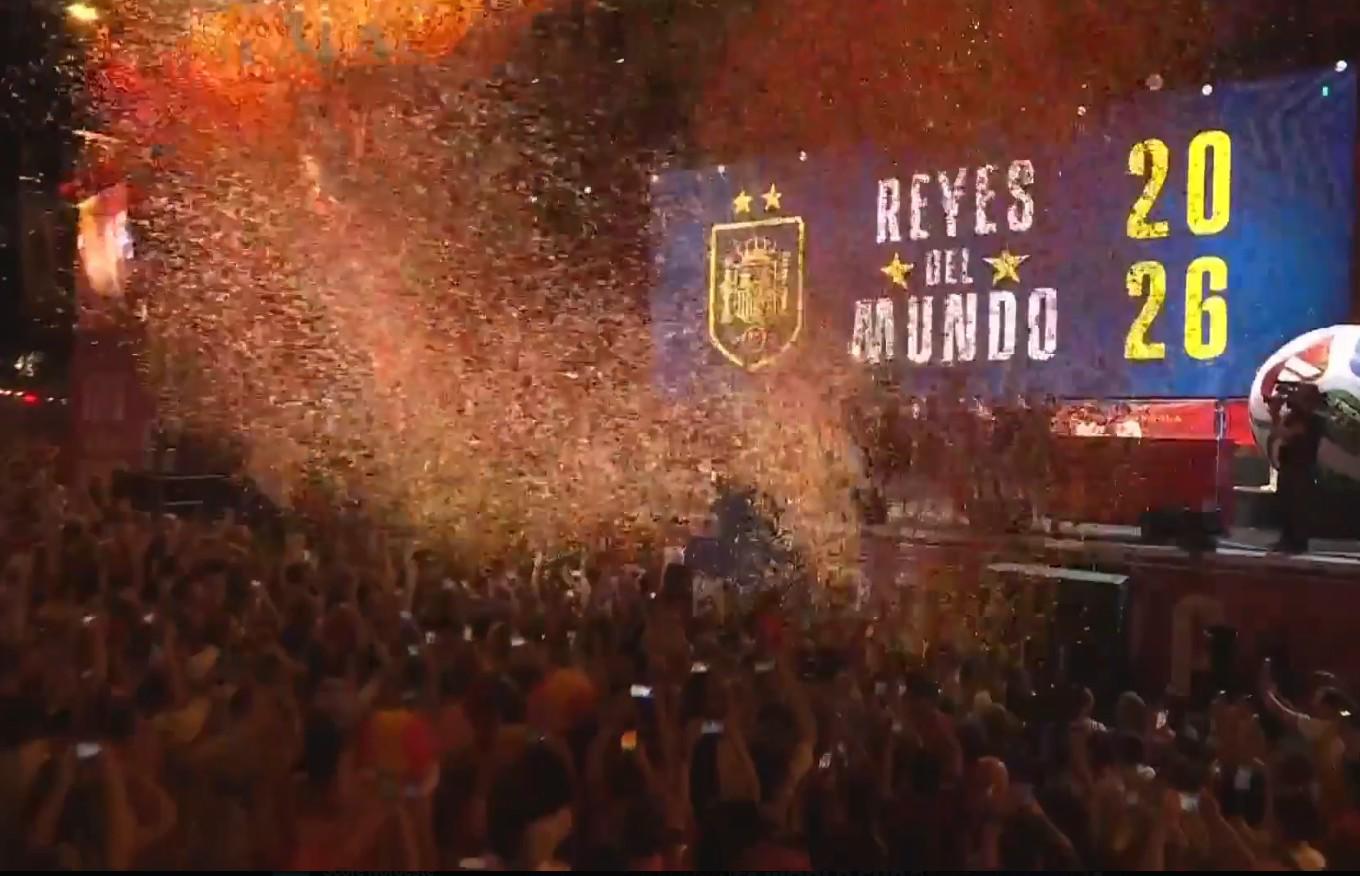 $!España celebra el título mundial en Madrid junto a multitudinaria presencia de aficionados