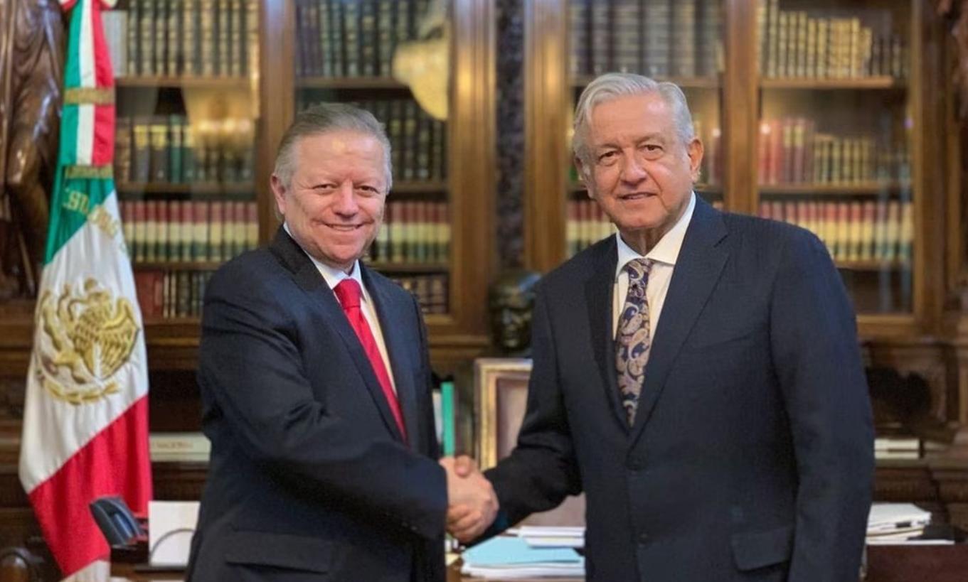 $!López Obrador exhibe que Arturo Zaldívar lo ayudaba a hablar con jueces