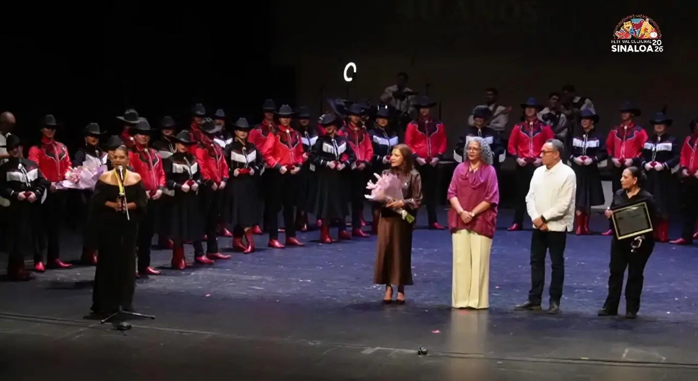 $!Celebra Olimpia Chávez 40 años de trayectoria con una gala de folclor mexicano
