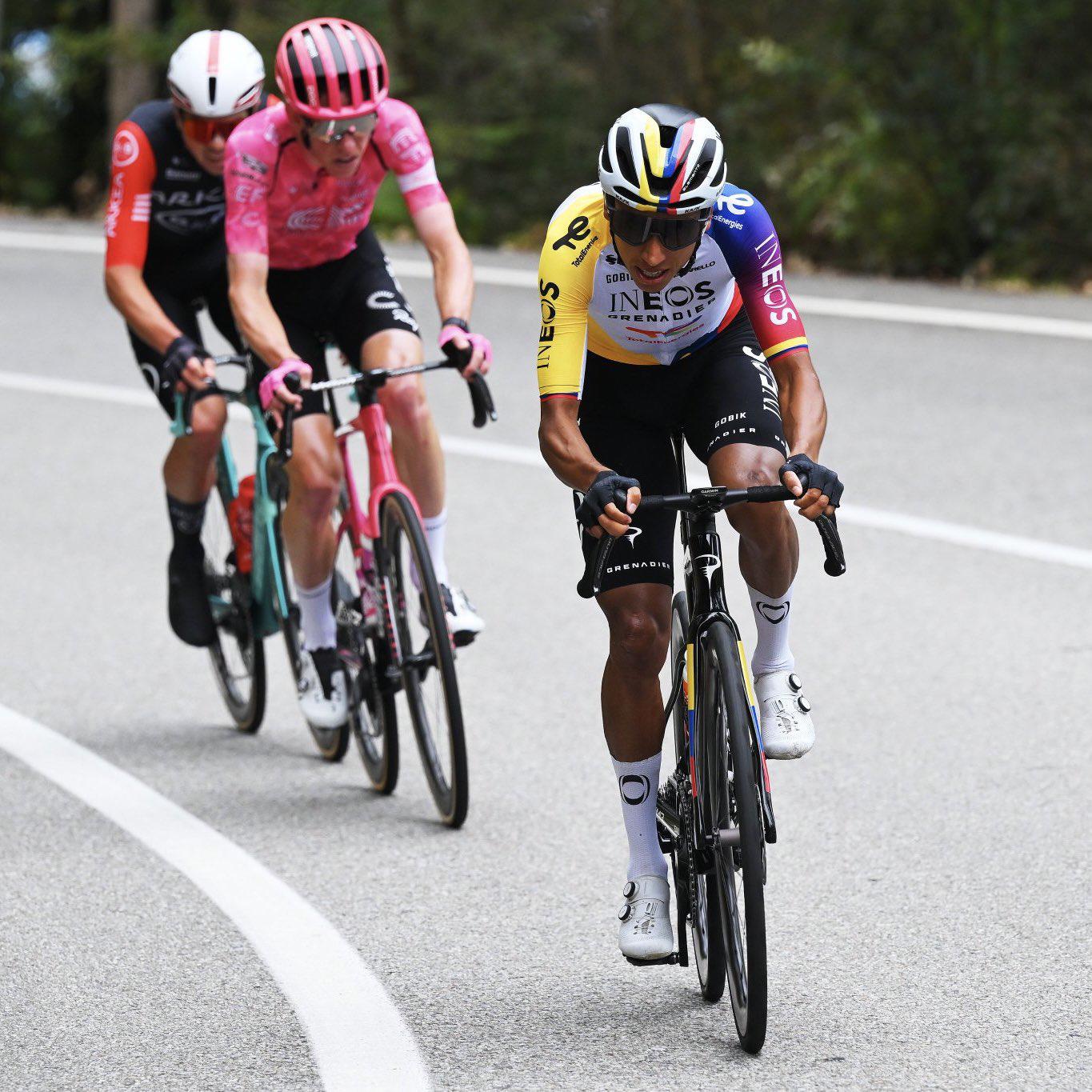 $!Egan Bernal se estrena en la Vuelta en otra etapa recortada por las protestas