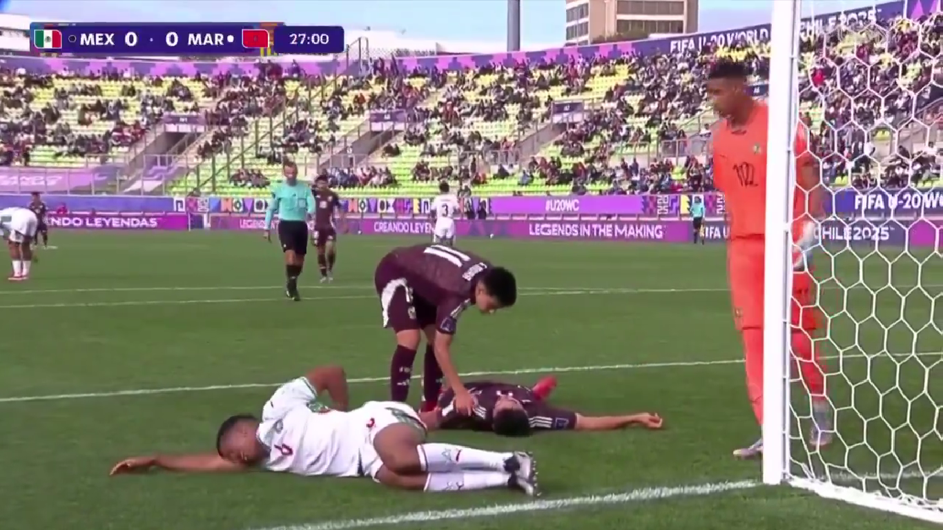 $!Mateo Levy sufre conmoción y abandona el México vs Marruecos en camilla