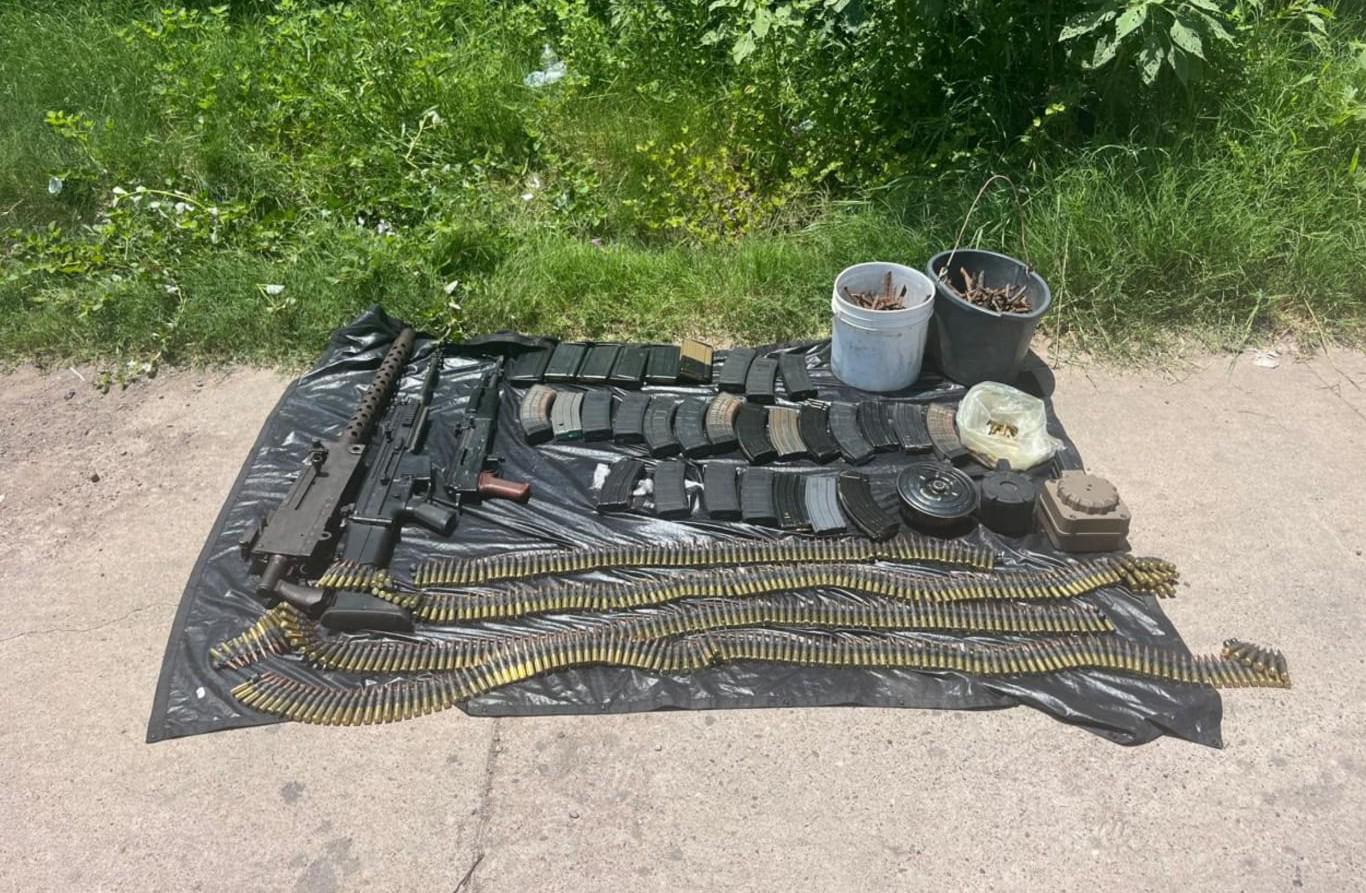 $!Caen dos armados en Culiacán; Guardia Nacional asegura arsenal y droga en Isla Musala