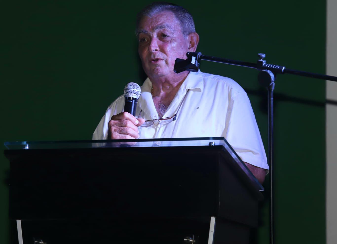 $!Miguel Valadés al momento de expresar el mensaje a Óscar.