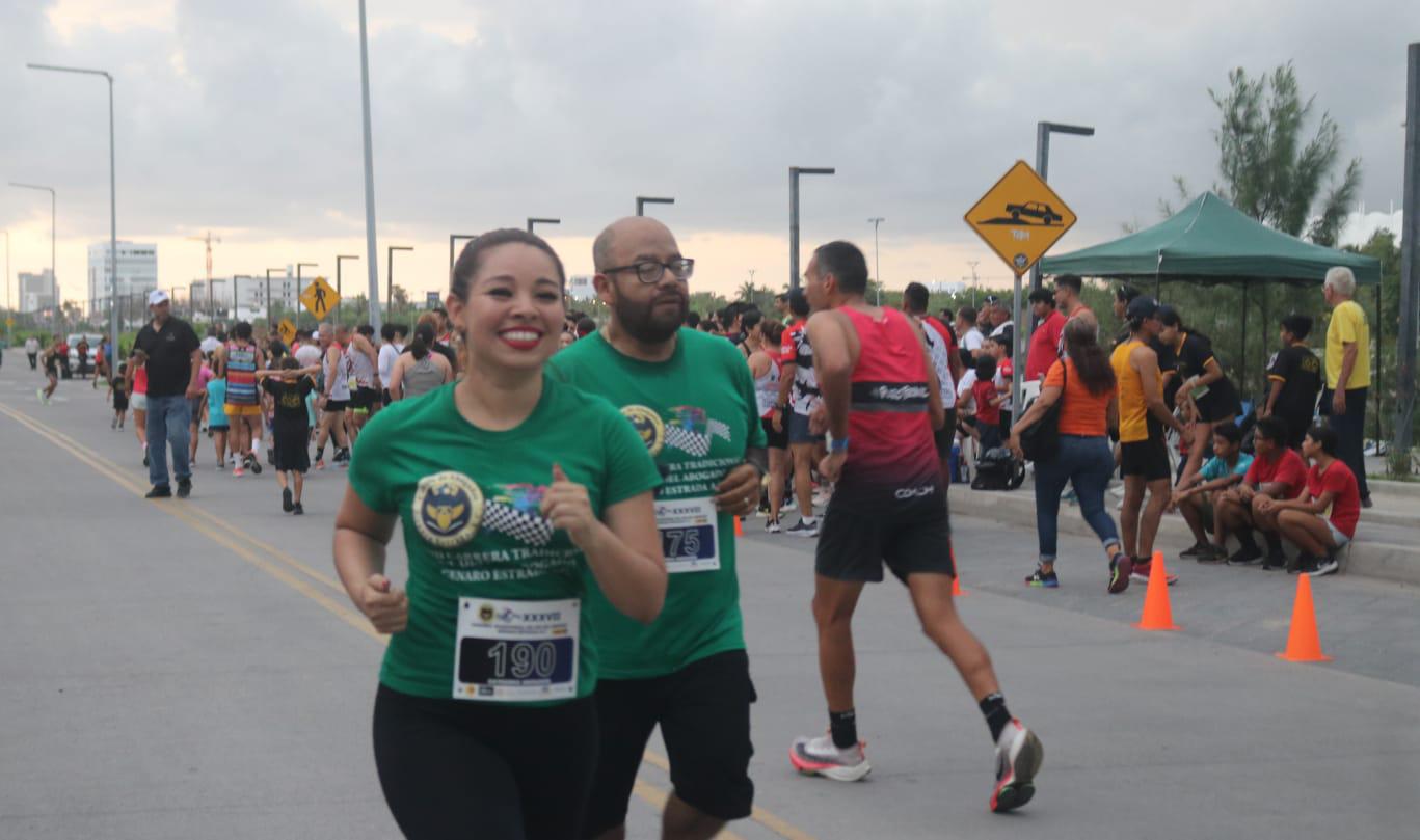 $!Interrumpe lluvia culminación de Carrera Día del Abogado
