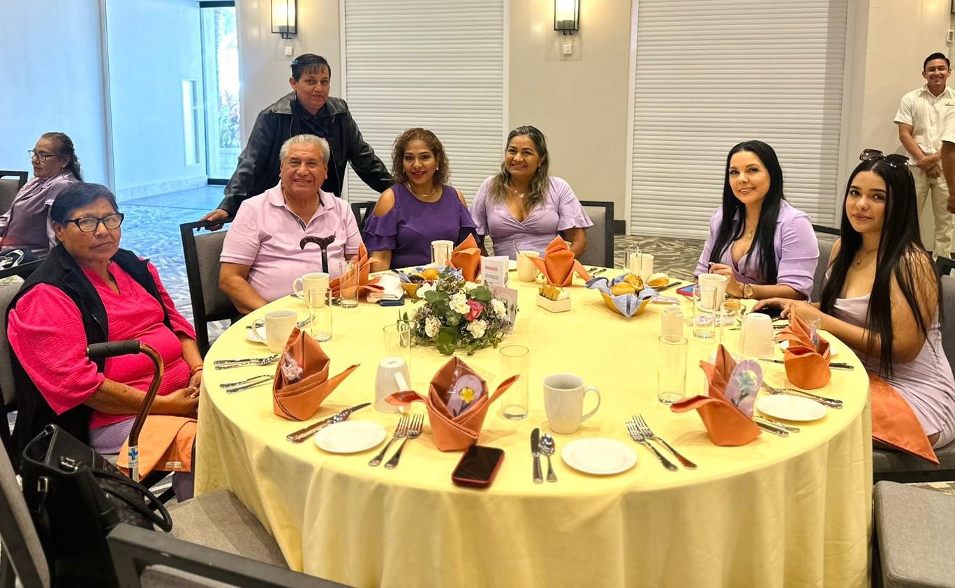 $!En un ambiente de amistad y compañerismo, las asistentes disfrutaron de la convivencia organizada por la Fundación Letty Coppel.