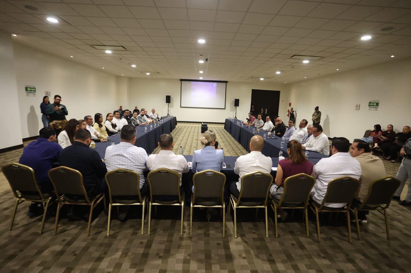 $!Se reúne Alcaldesa de Mazatlán con empresarios locales