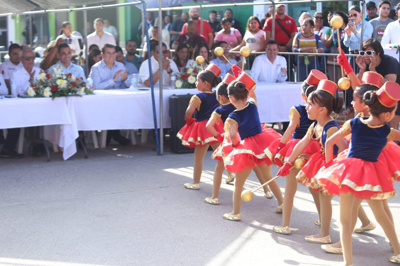 $!Encabeza Alcalde de Mazatlán desfile en Villa Unión para celebrar el 112 inicio de la Revolución Mexicana